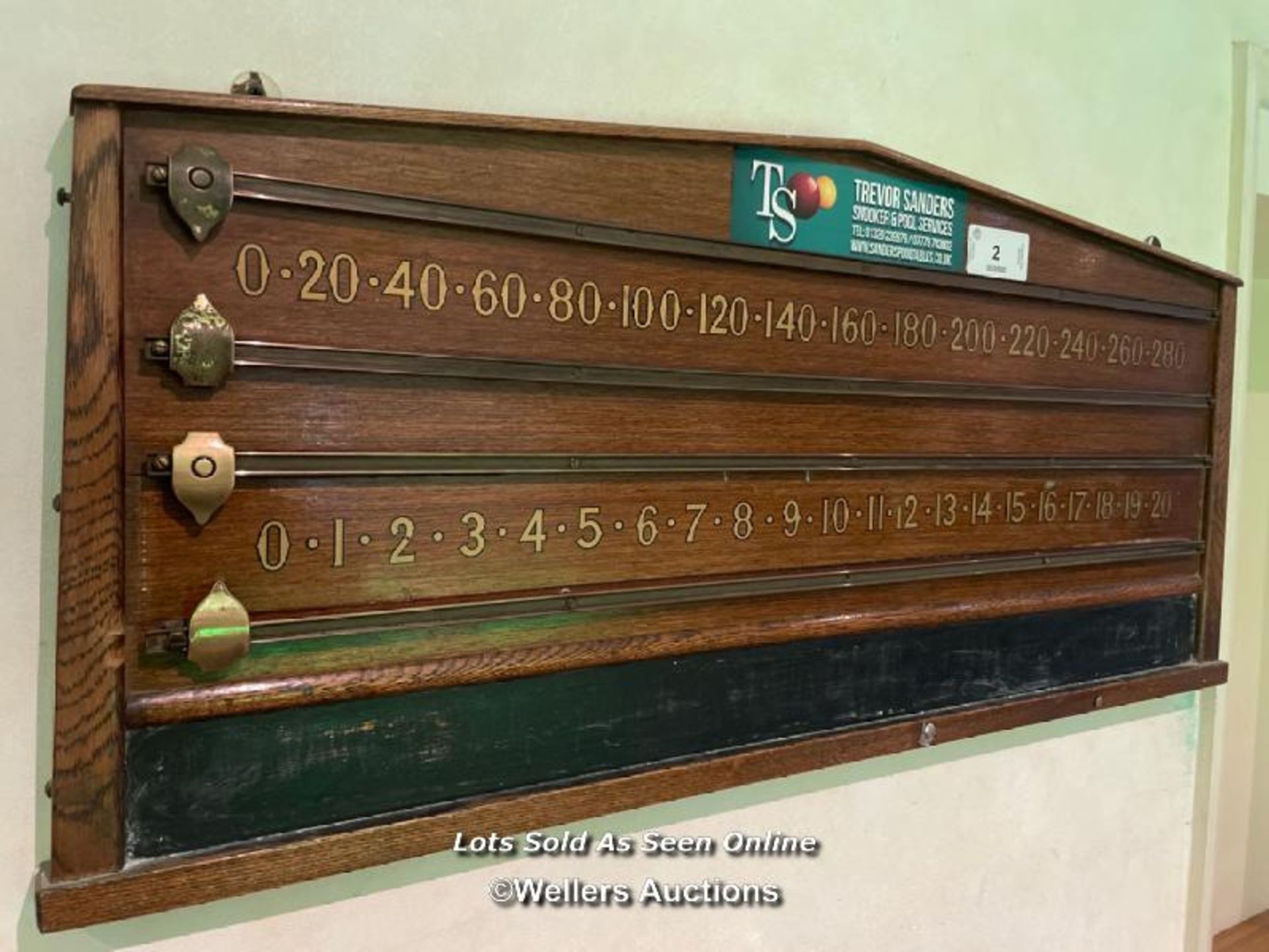 STANDARD SNOOKER SCOREBOARD AND SNOOKER CUE WALL MOUNTED RACK, 88.5CM (W) X 40CM (H) / COLLECTION - Bild 2 aus 2