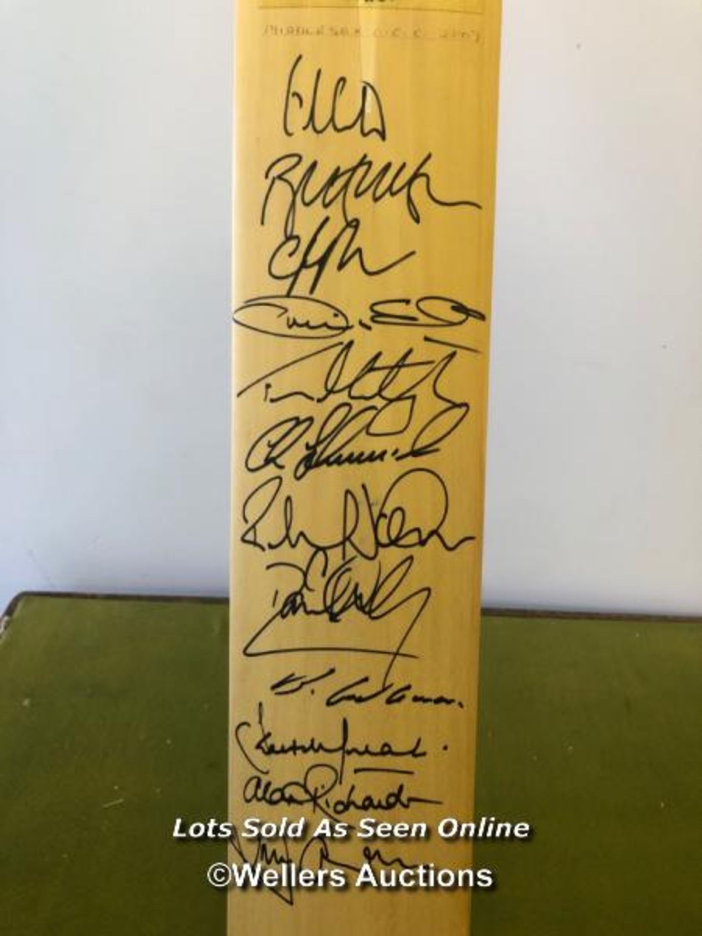 CRICKET BAT SIGNED BY THE MIDDLESEX CCC 2007 (WHEN THEY PLAYED GLOUCESTER) - Image 2 of 3