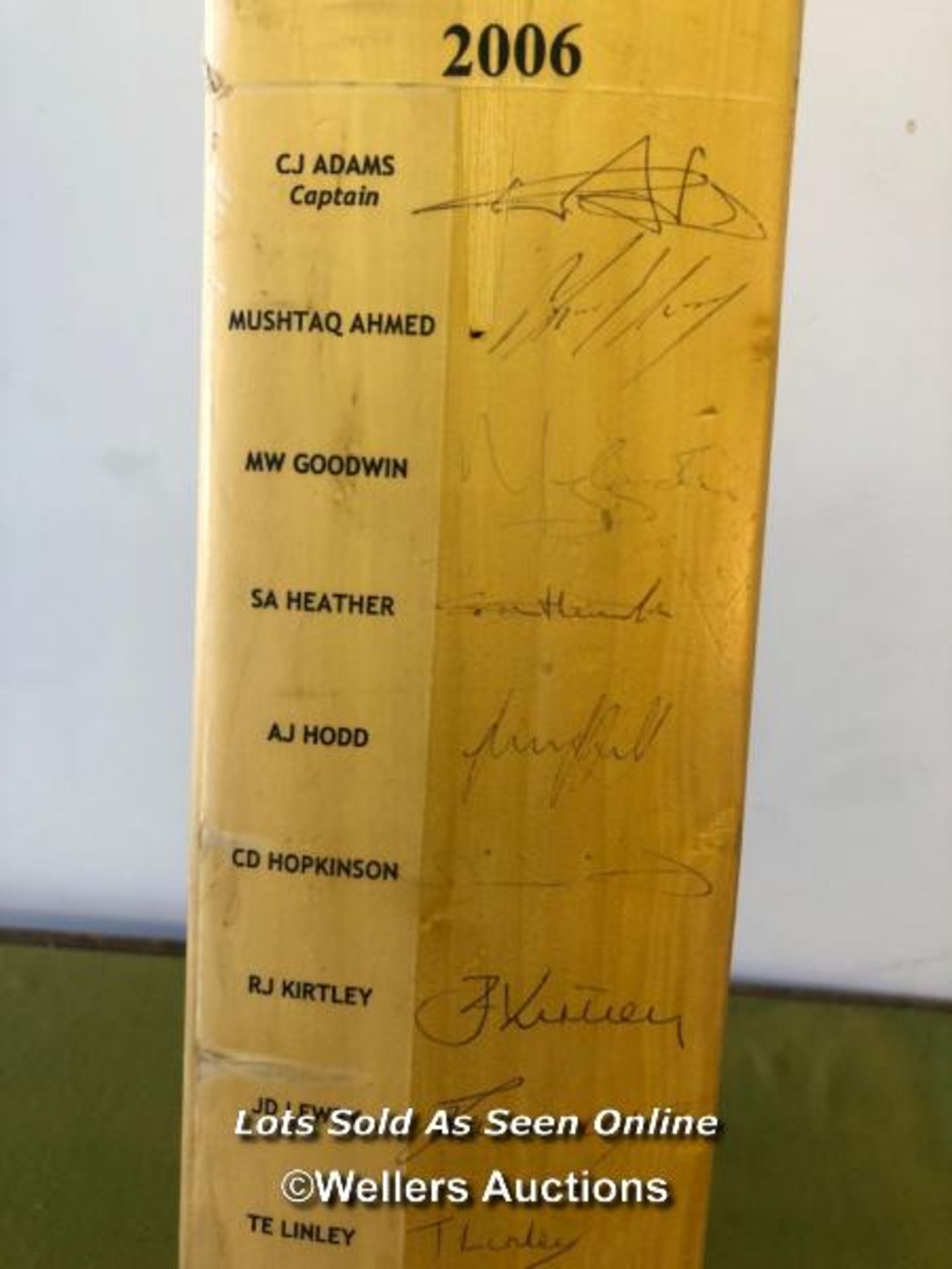 CRICKET BAT SIGNED BY THE SUSSEX CCC 2006, INCLUDING MATT PRIOR'S SIGNATURE - Image 2 of 4