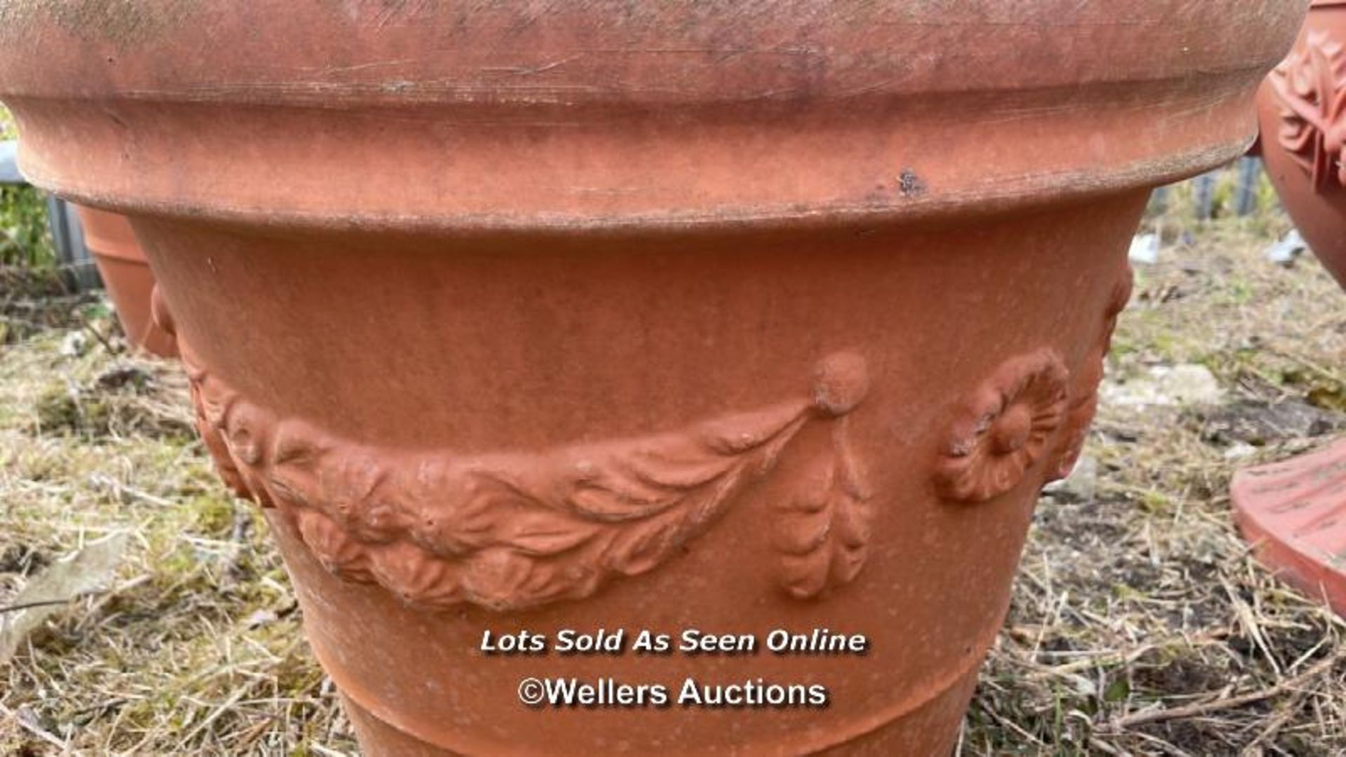 *PLANT POT, PLASTIC CASING WITH RECONSTITUTED STONE INNER, TERRACOTTA STYLE, 44CM (H) X 55CM (DIA) / - Image 3 of 3