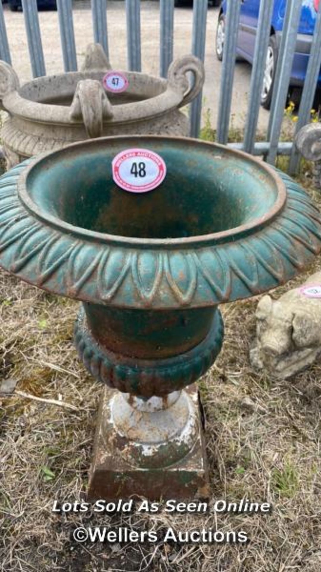 *CAST IRON URN WITH BASE AND NATURAL PATINA, 76CM (H) X 56CM (D) / COLLECTION LOCATION: ALBOURNE ( - Image 2 of 5