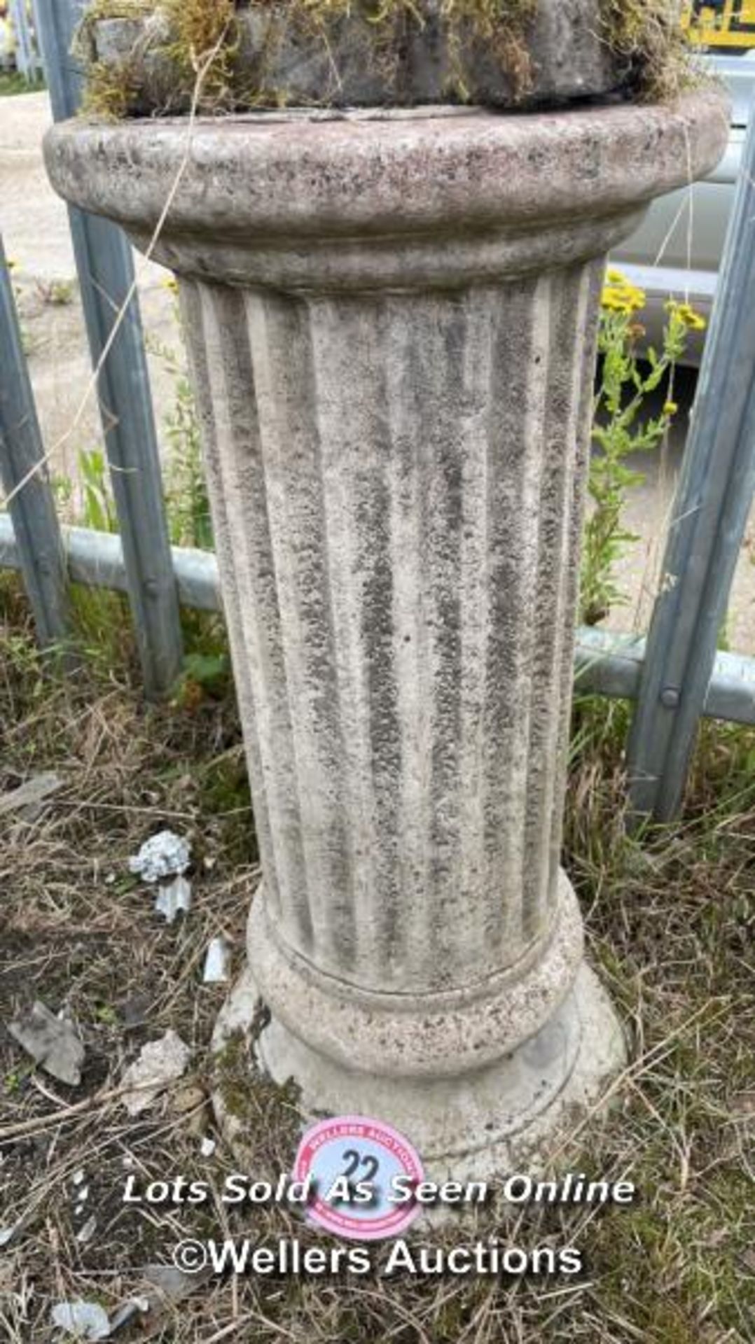 *RECONSTITUTED STONE COLLUMN PLINTH, 78CM (H) X 34CM (DIA) / COLLECTION LOCATION: ALBOURNE (BN6),