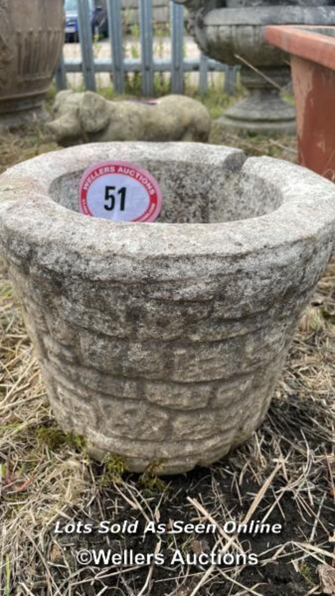 *RECONSTITUTED STONE WELL PLANTER, 28CM (H) X 31CM (D) / COLLECTION LOCATION: ALBOURNE (BN6), FULL - Image 2 of 3