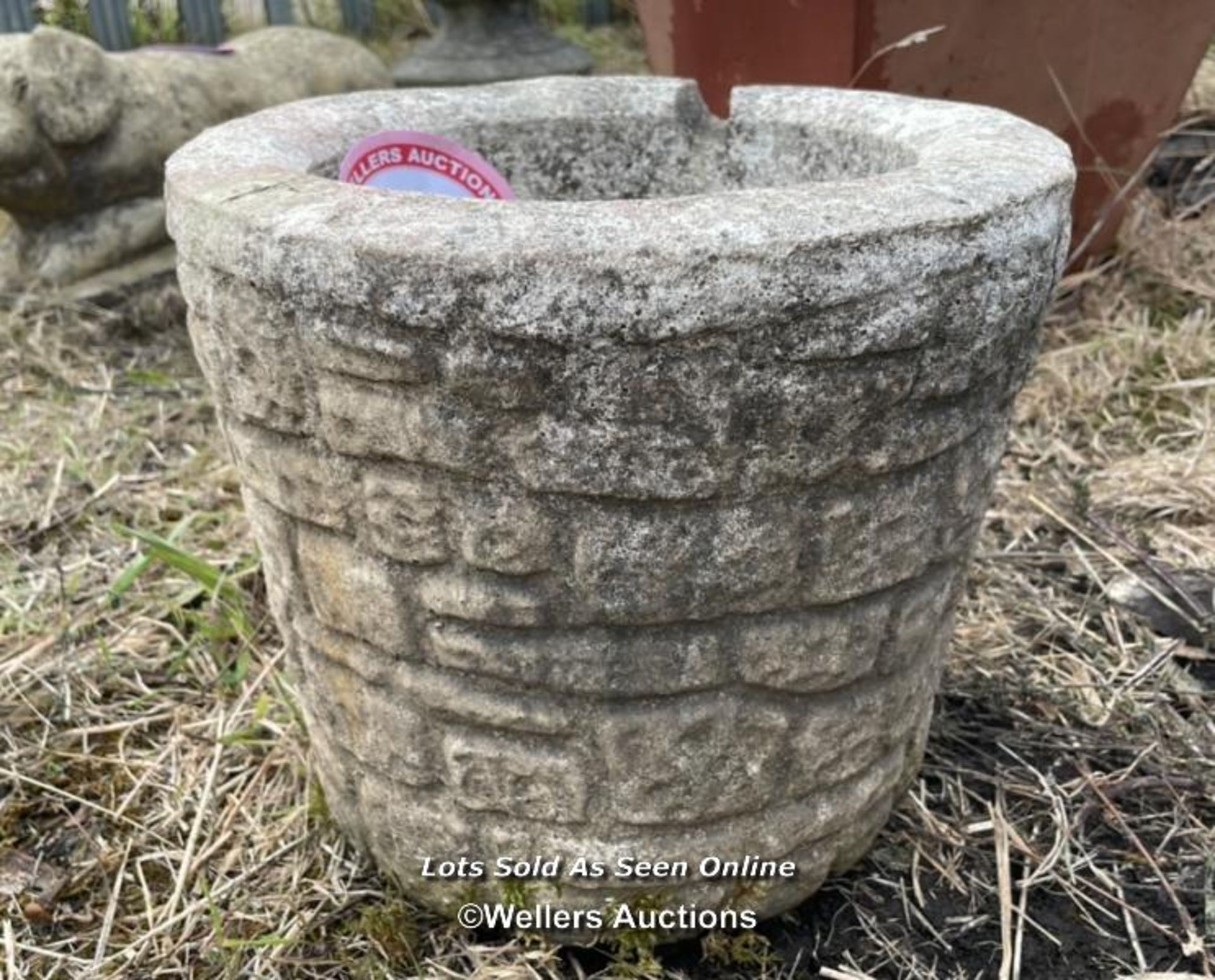 *RECONSTITUTED STONE WELL PLANTER, 28CM (H) X 31CM (D) / COLLECTION LOCATION: ALBOURNE (BN6), FULL
