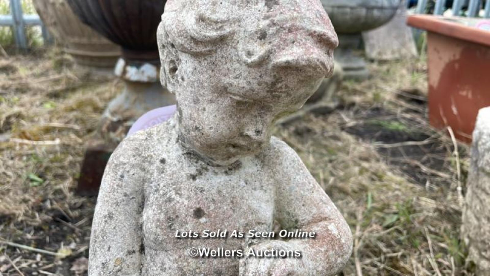 *RECONSTITUTED STONE STATUE OF A BOY HOLDING OPEN THE MOUTH OF A COY FISH, 46CM (H) / COLLECTION - Image 3 of 3