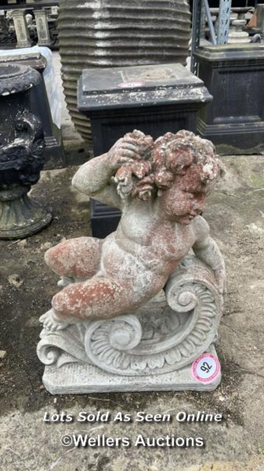 *RECONSTITUTED STONE CHERUB FRONT ENTRY PIER CAP, 75CM (H) X 55CM (W) X 30CM (D) / COLLECTION - Image 2 of 5