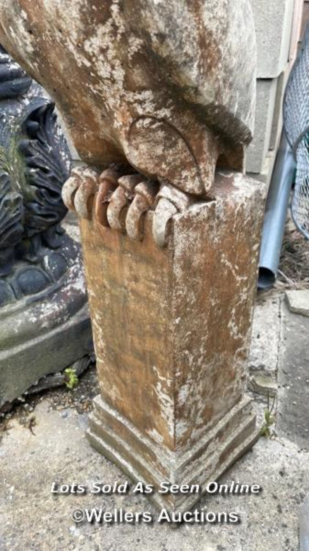 *RECONSTITUTED STONE OWL ON PLINTH, 91CM (H) / COLLECTION LOCATION: ALBOURNE (BN6), FULL ADDRESS AND - Image 5 of 5