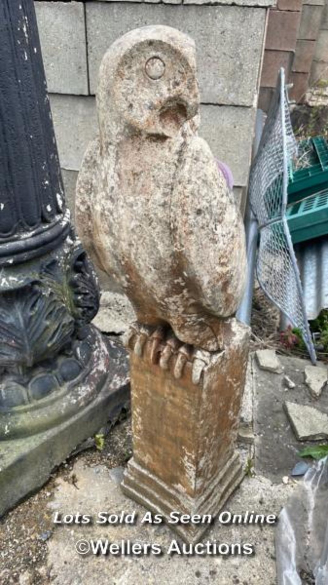 *RECONSTITUTED STONE OWL ON PLINTH, 91CM (H) / COLLECTION LOCATION: ALBOURNE (BN6), FULL ADDRESS AND - Image 3 of 5