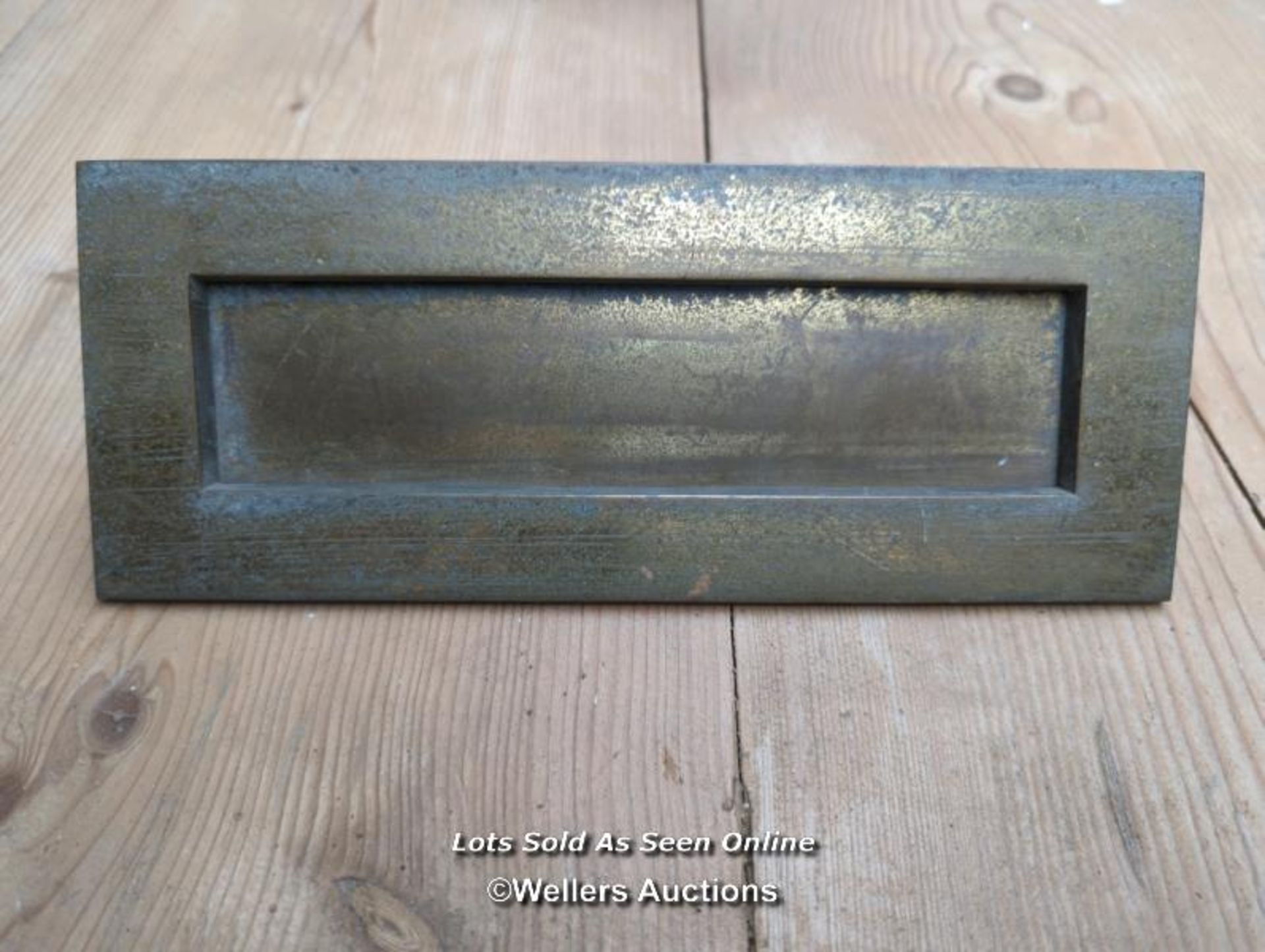 Set of front door brass door furniture. Letterplate 26.5cm x 10cm. Georgian style door pull. - Image 2 of 5
