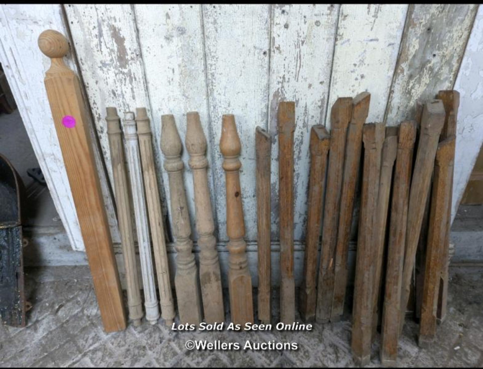 Batch of 16 oak spindles with carved Gothic detail 70 to 80cm long plus pine newel post and three