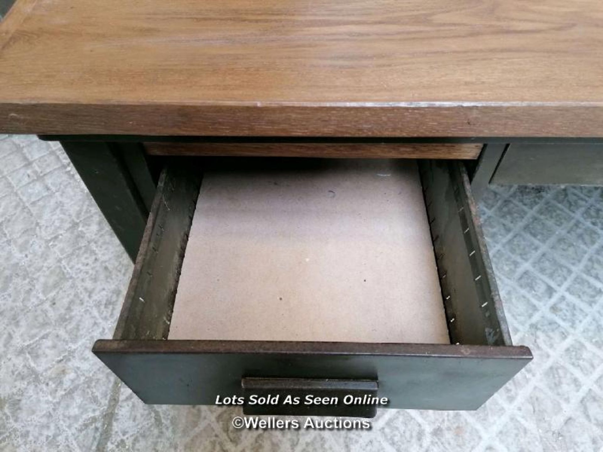 A vintage metal knee hole desk with later oak top. 157cm W x 76cm H x 89cm D. Some marks, ex shop - Image 4 of 6