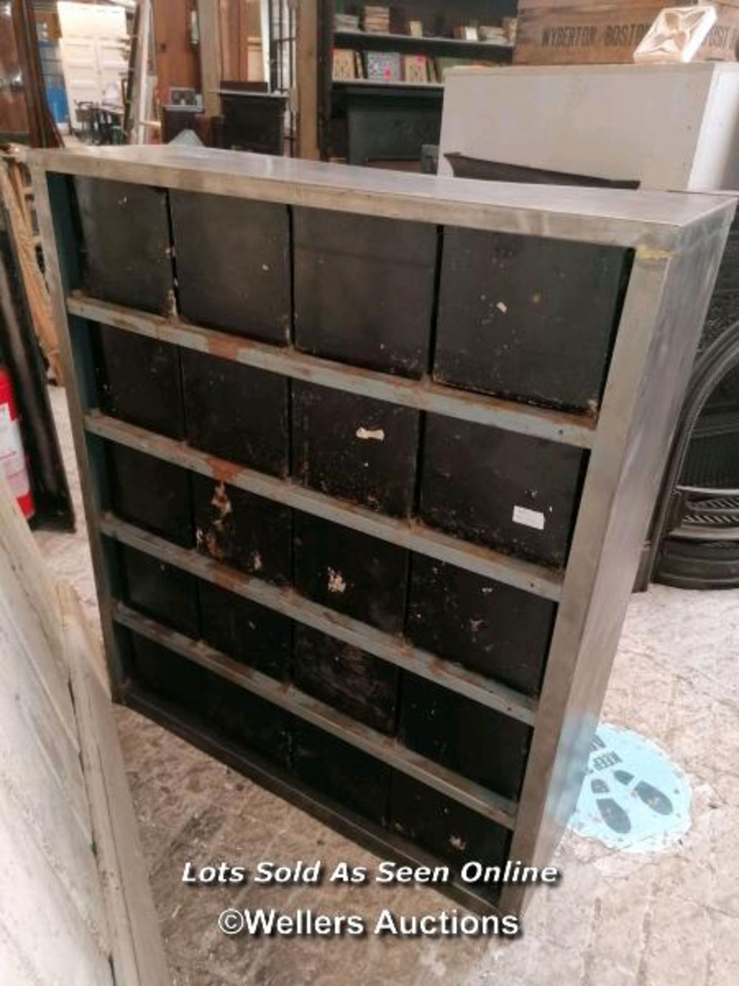Set of industrial metal drawers by slingsby. 20 drawers. 1950 to 1960s. 107cm H x 92cm x 31cm D - Image 4 of 4