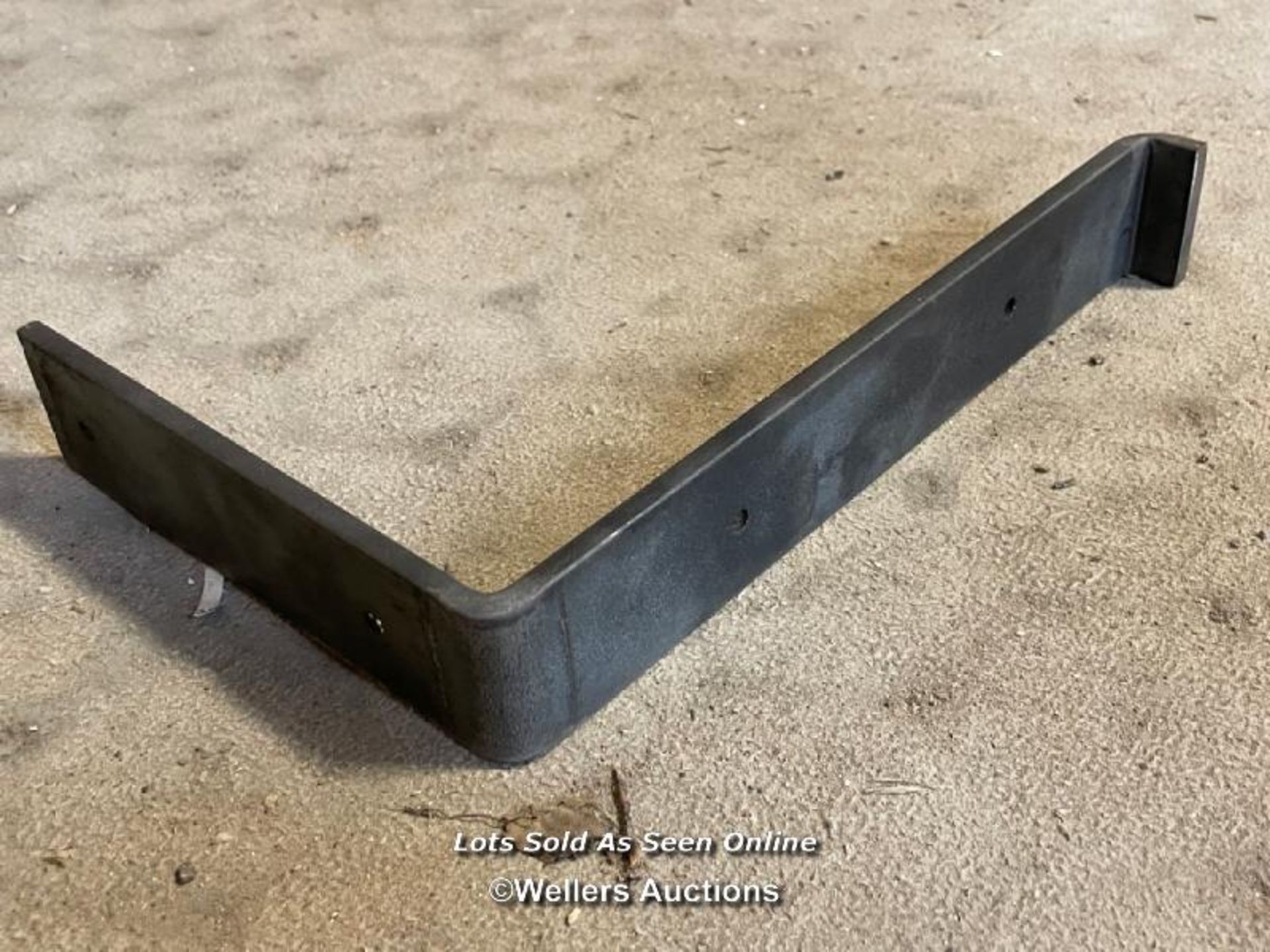 50 steel shelf supports for scaffold boards and the like. 23cm x 15.5cm x 4cm. - Image 2 of 5