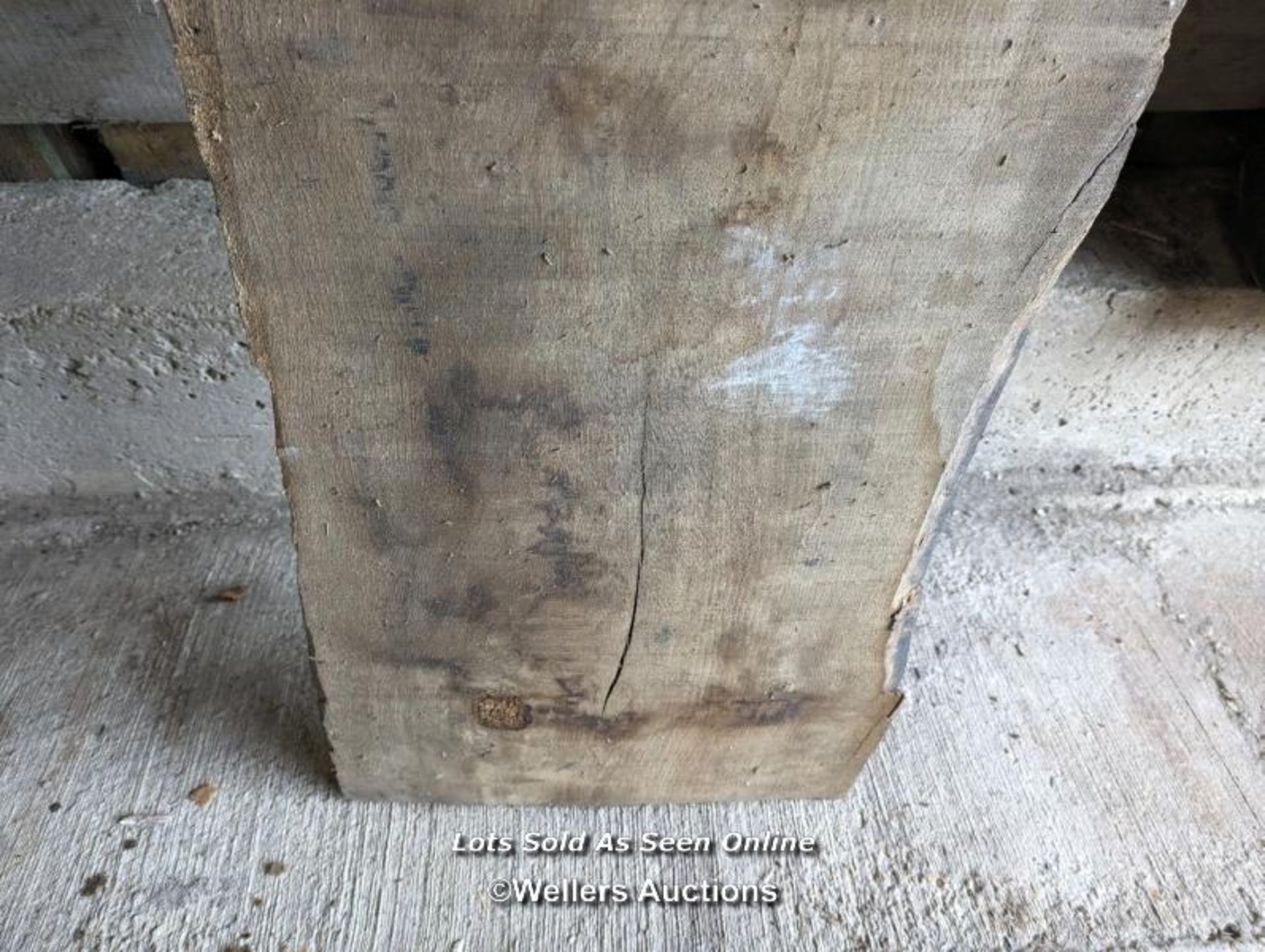 Oak slab cut down in 1987 with natural edge. 240cm x 52cm max and 6.4cm thick - Bild 5 aus 5