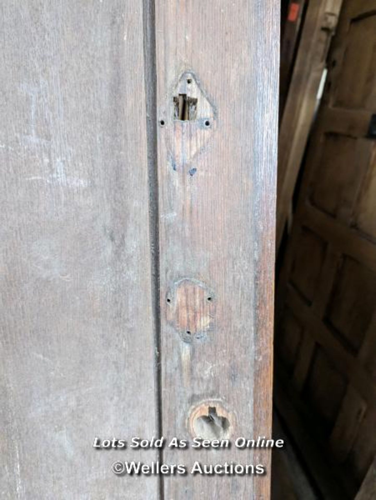 A Victorian oak cottage door for restoration. Previous owner has added baton to deal with plank - Bild 4 aus 6