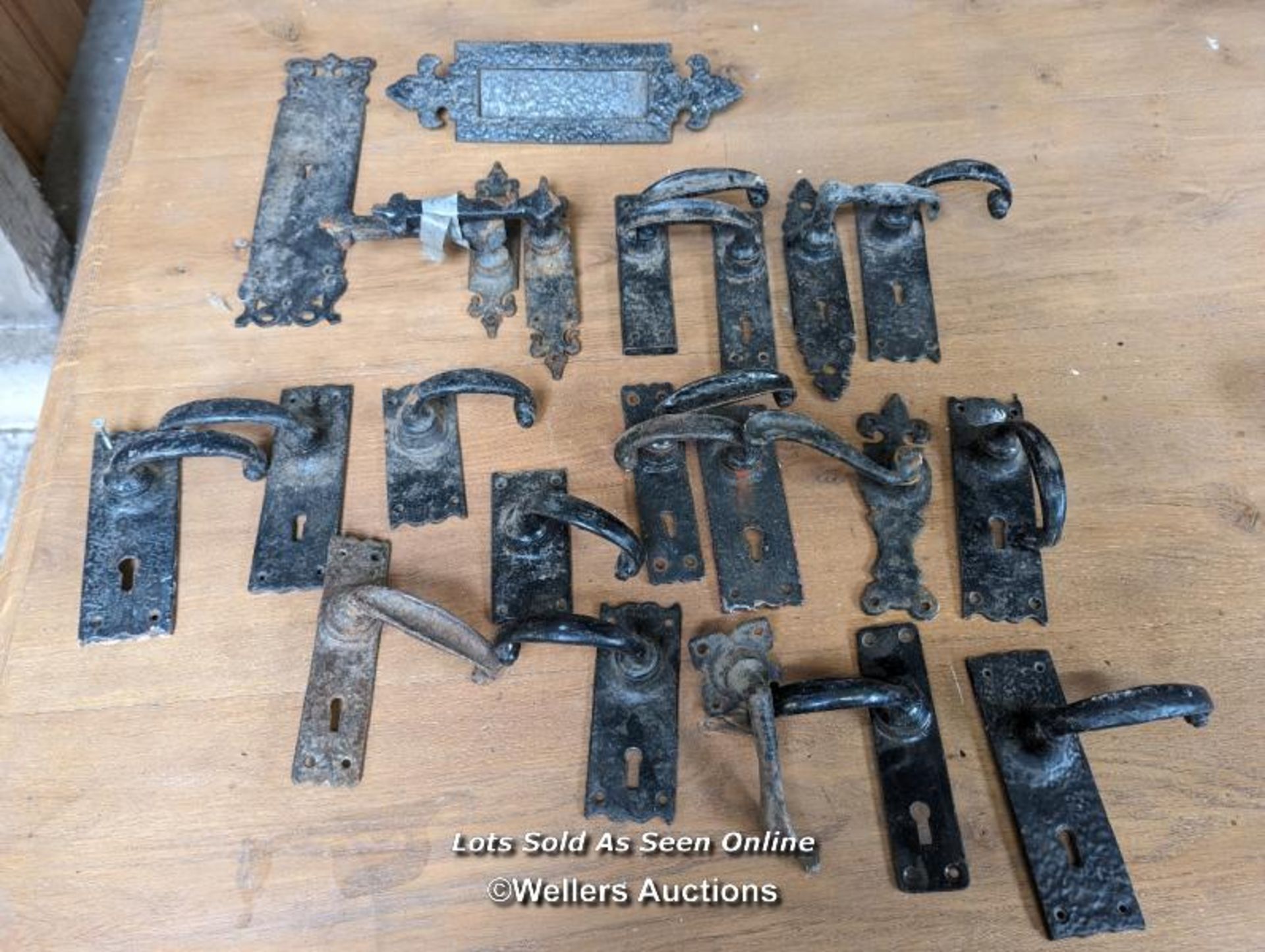 21 pieces of cast iron door reclaimed door furniture inc 19 lever handles, one fingerplate and one