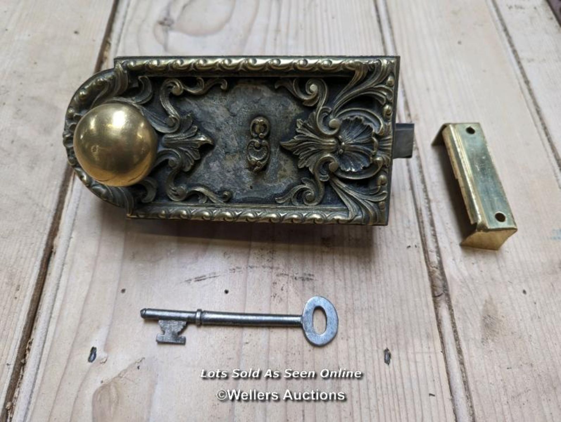 A decorative French brass rimlock with key and modern brass keep. Recently restored. 16.5cm L x - Image 4 of 6