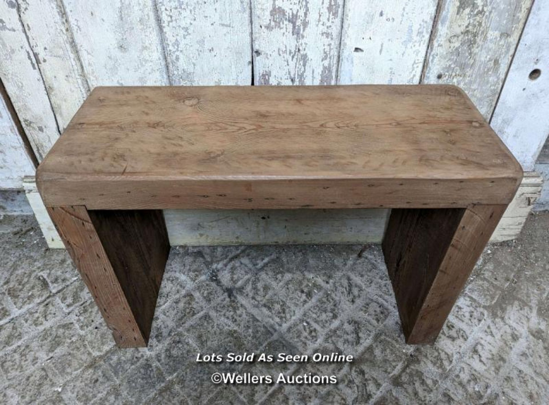 Reclaimed waxed pine seat. 70cm W x 48cm H x 29cm D - Image 3 of 4