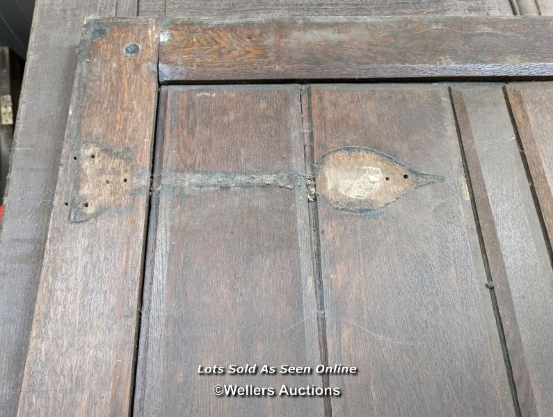 A Victorian oak cottage door for restoration. Previous owner has added baton to deal with plank - Bild 3 aus 6