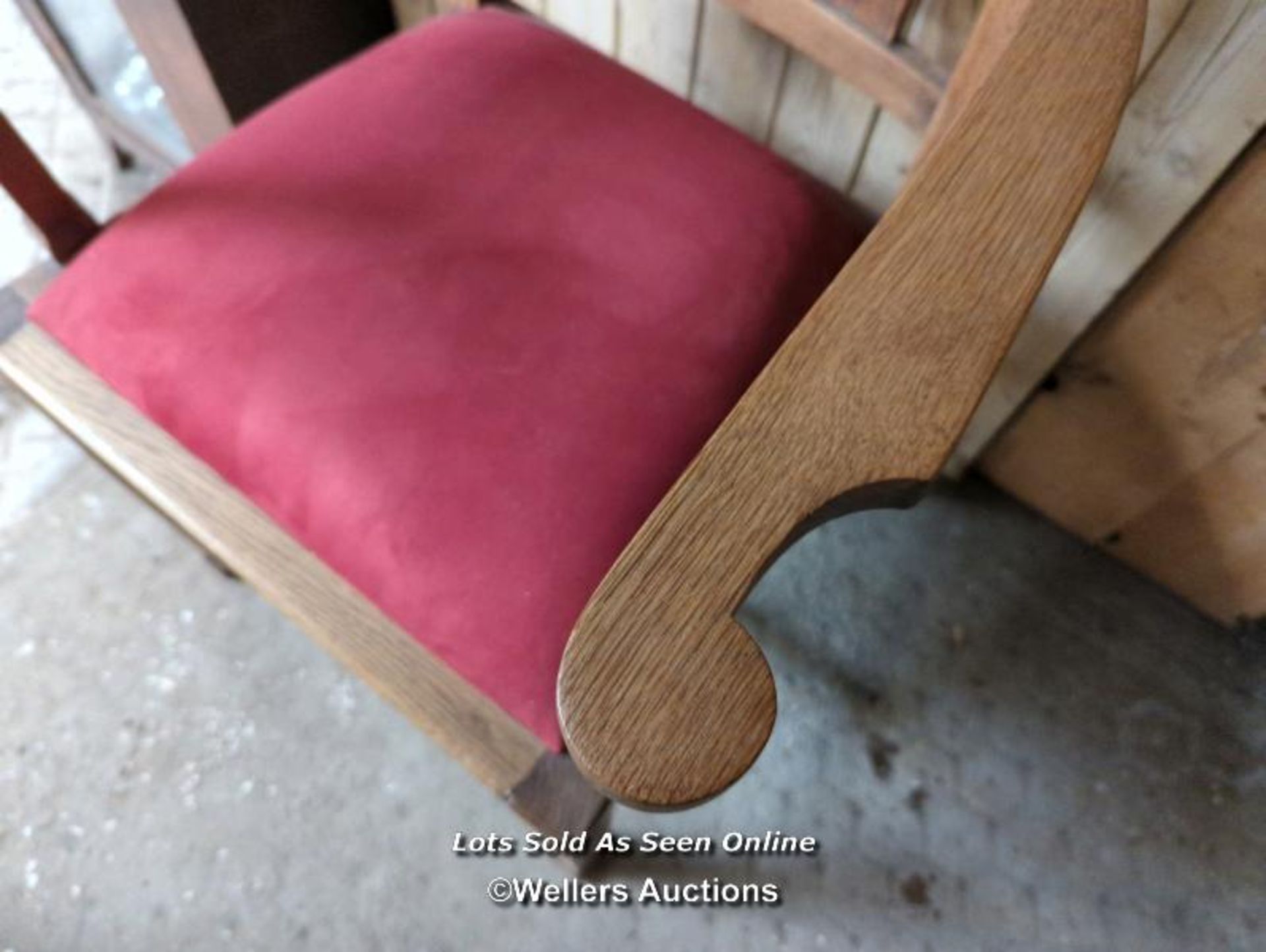 Oak arts and crafts carved high back chair. Cushion seat. 113cm high. Good condition - Bild 4 aus 6