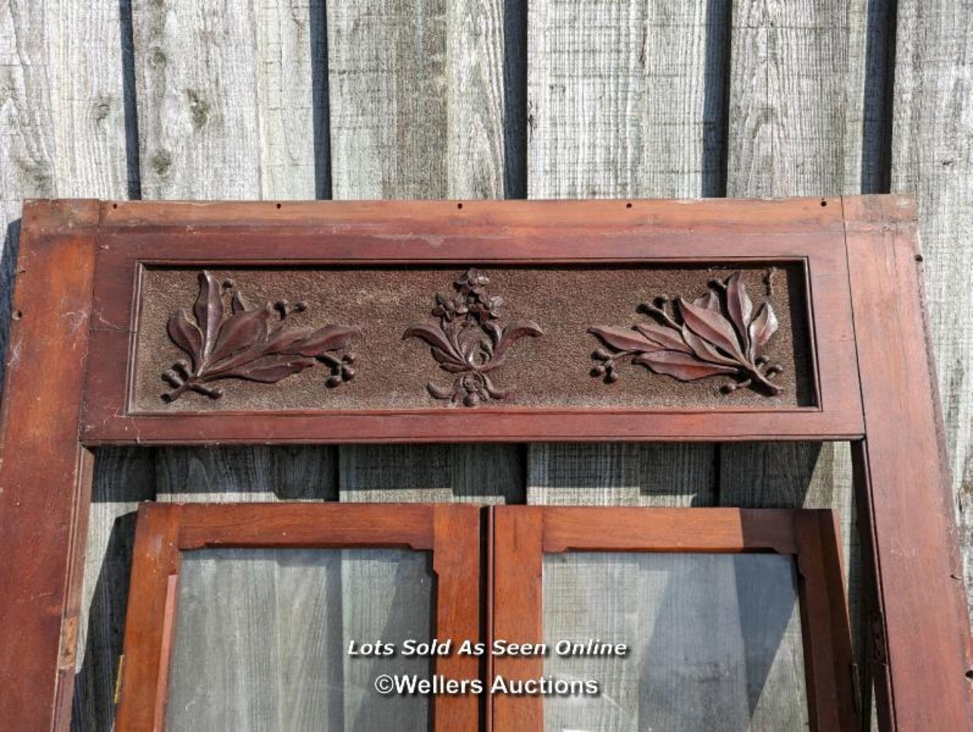 Two pairs of mahogany glazed doors each in a frame with handcarved header. From 1890 from HMS - Bild 5 aus 5