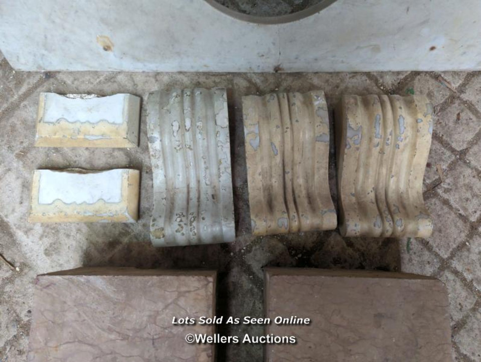 Batch of marble items inc fire corbels, a semi circular sink top 91cm x 46cm, 2 marble fire base/ - Image 3 of 5