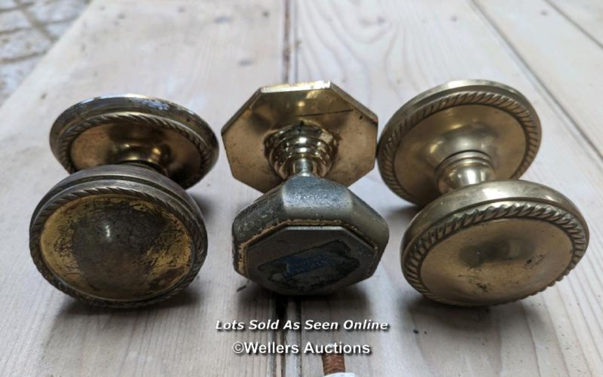 5 front door pulls in solid brass and china - Image 3 of 6