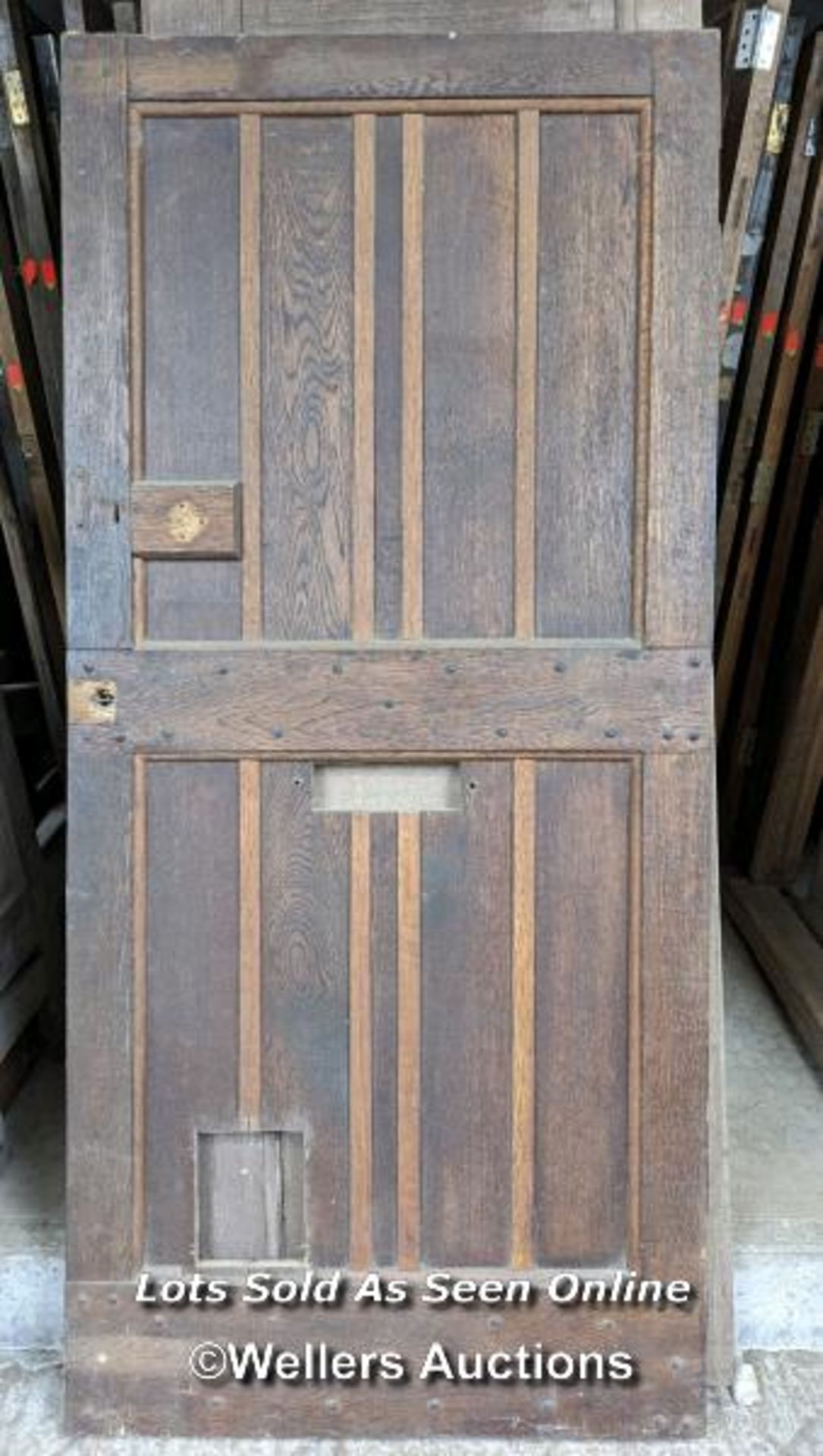 A Victorian oak cottage door for restoration. Previous owner has added baton to deal with plank - Bild 5 aus 6