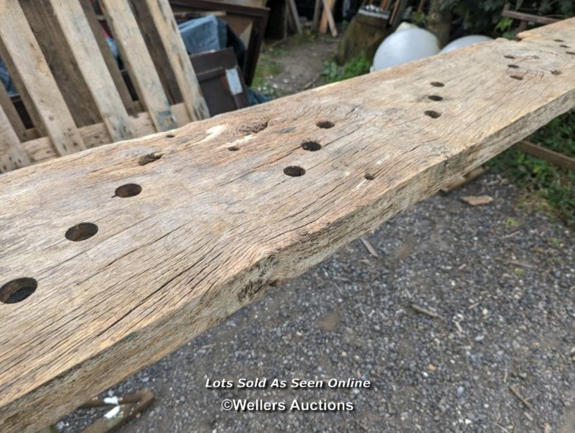 Oak slab from staircase to exterior of Tower of London removed during renovations in 2012. Holes - Bild 2 aus 6