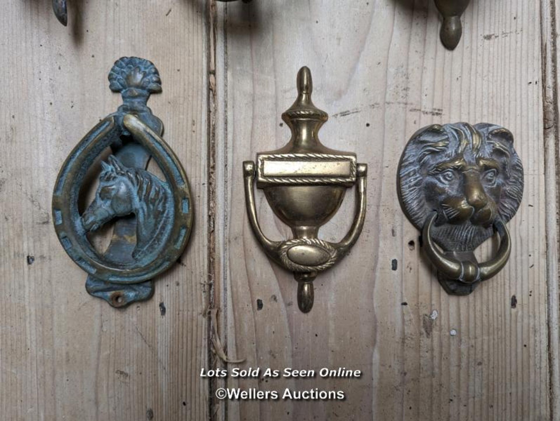 6 reclaimed brass door knockers. Some will need new bolts to hold them onto the door. Smallest - Image 2 of 3