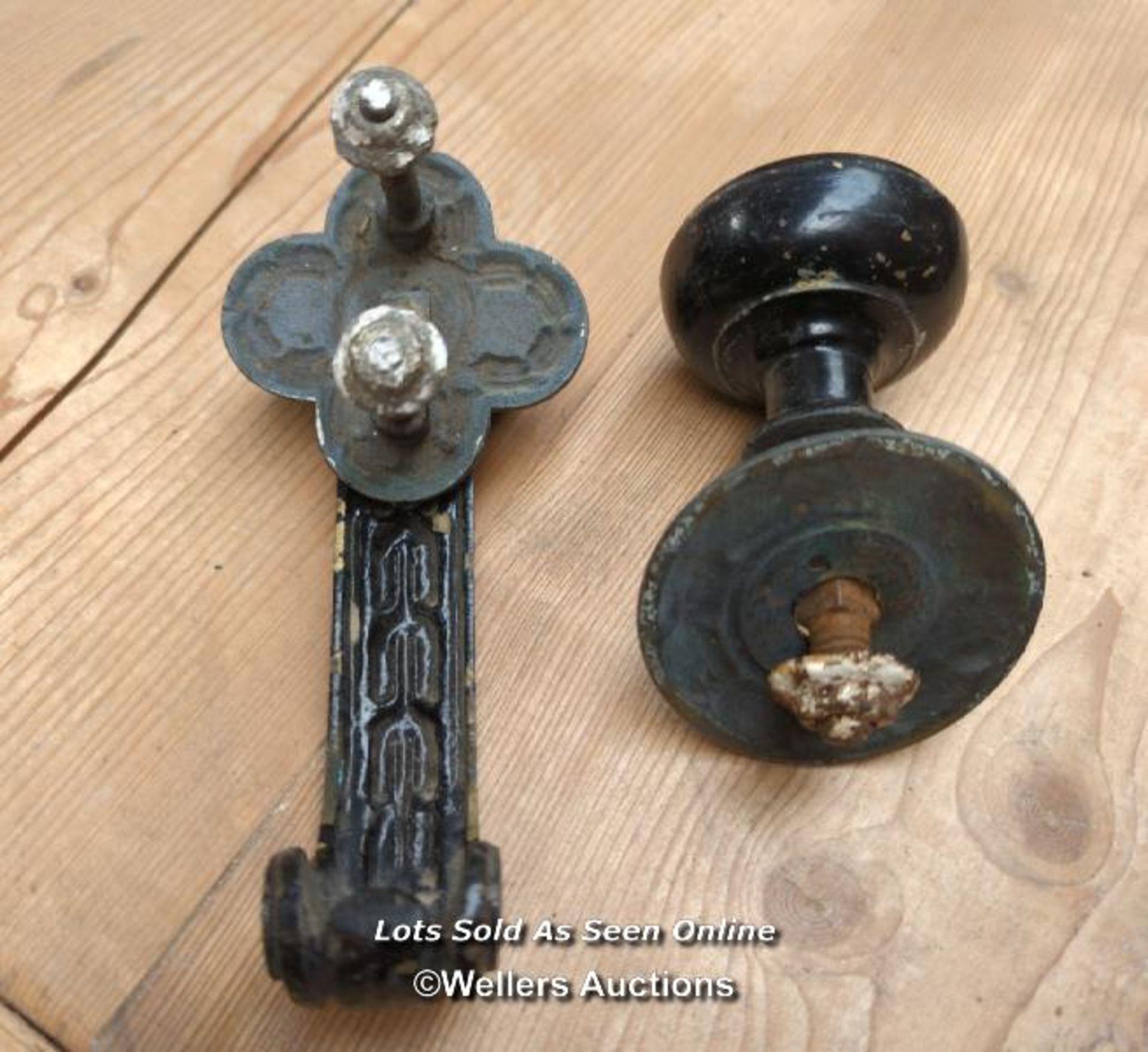 Cast aluminium copies of Victorian door pull and knocker - Image 4 of 4