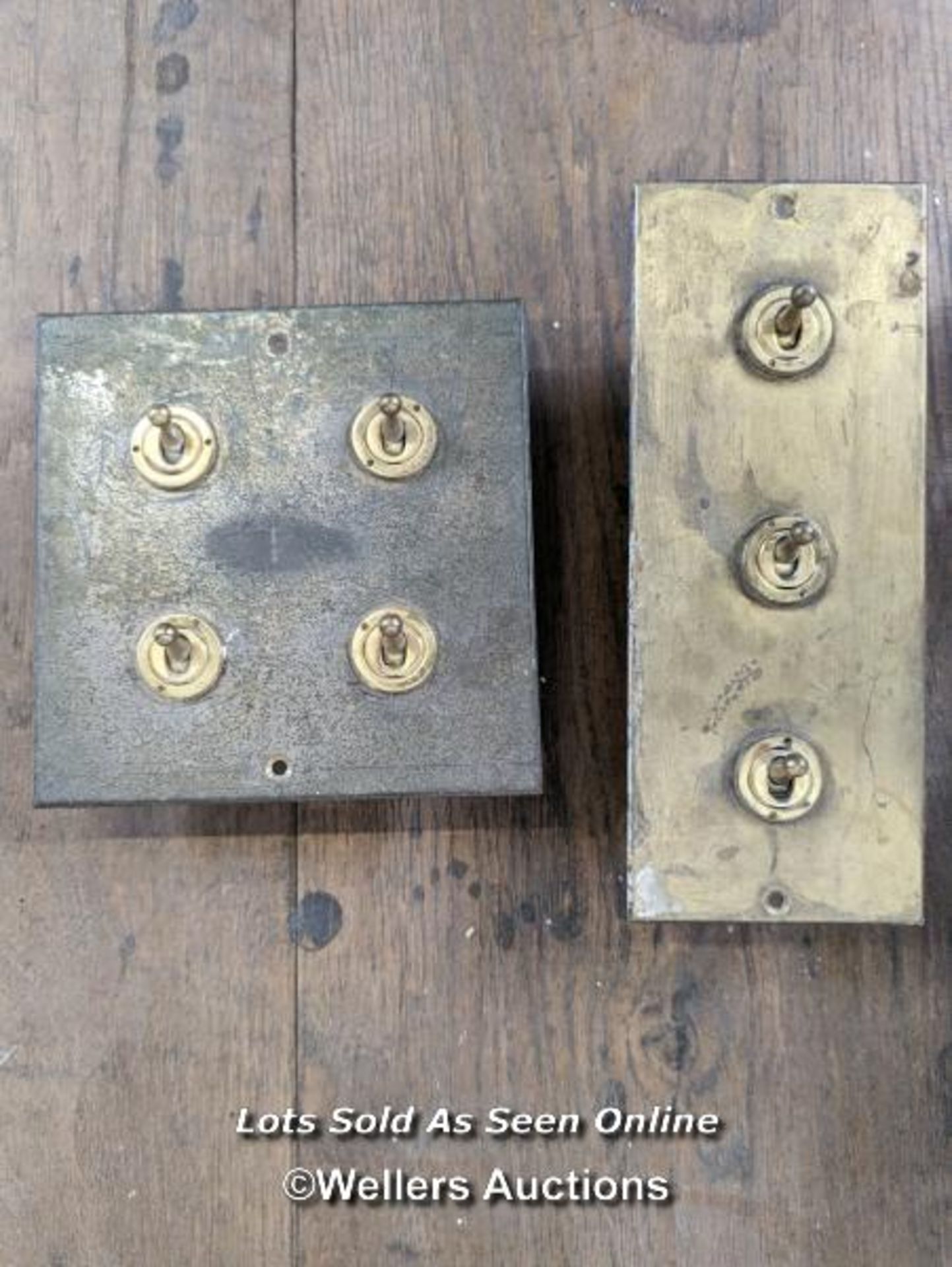 2 brass/metal lights switch boards, one with 3 switches and one with 4 switches. Sizes 13cm x 13cm - Image 3 of 4