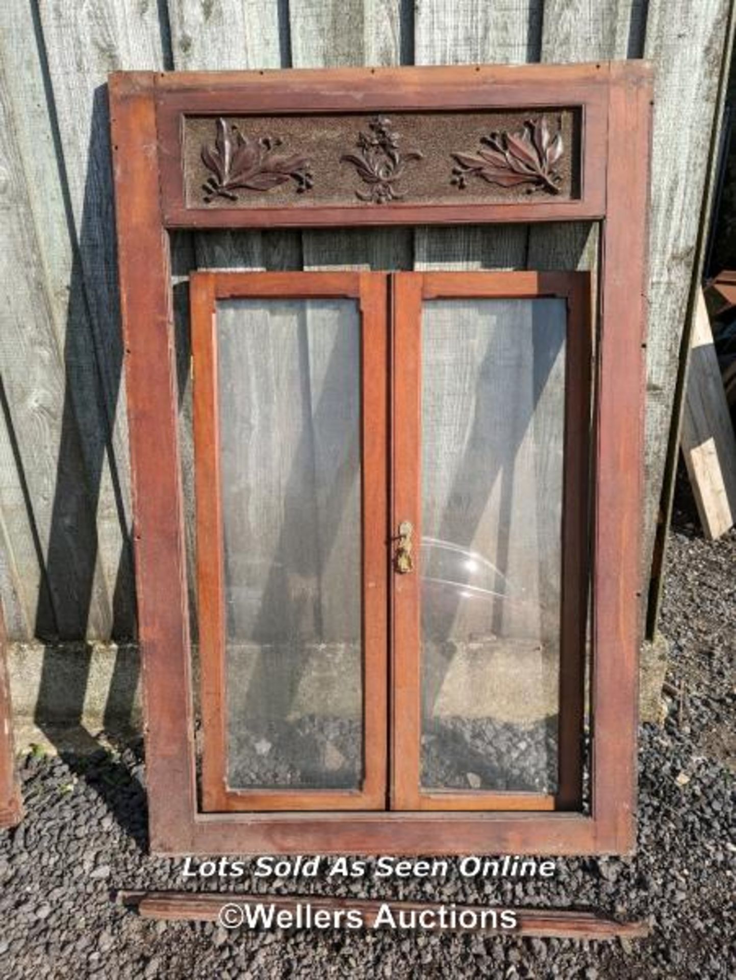 Two pairs of mahogany glazed doors each in a frame with handcarved header. From 1890 from HMS - Bild 4 aus 5