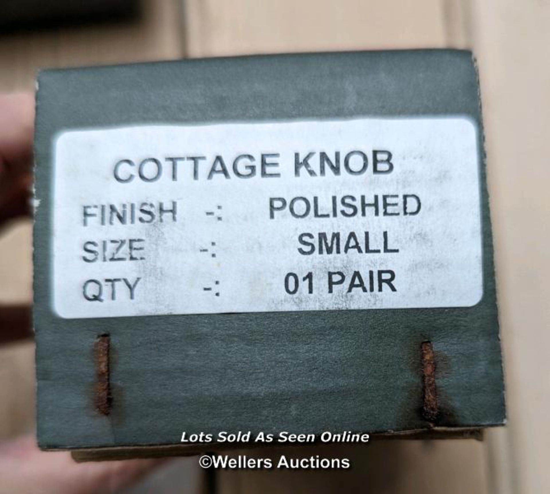5 pairs of new small cottage poished brass knobs including screws. Diameter of knob and rose 4cm. - Image 4 of 5
