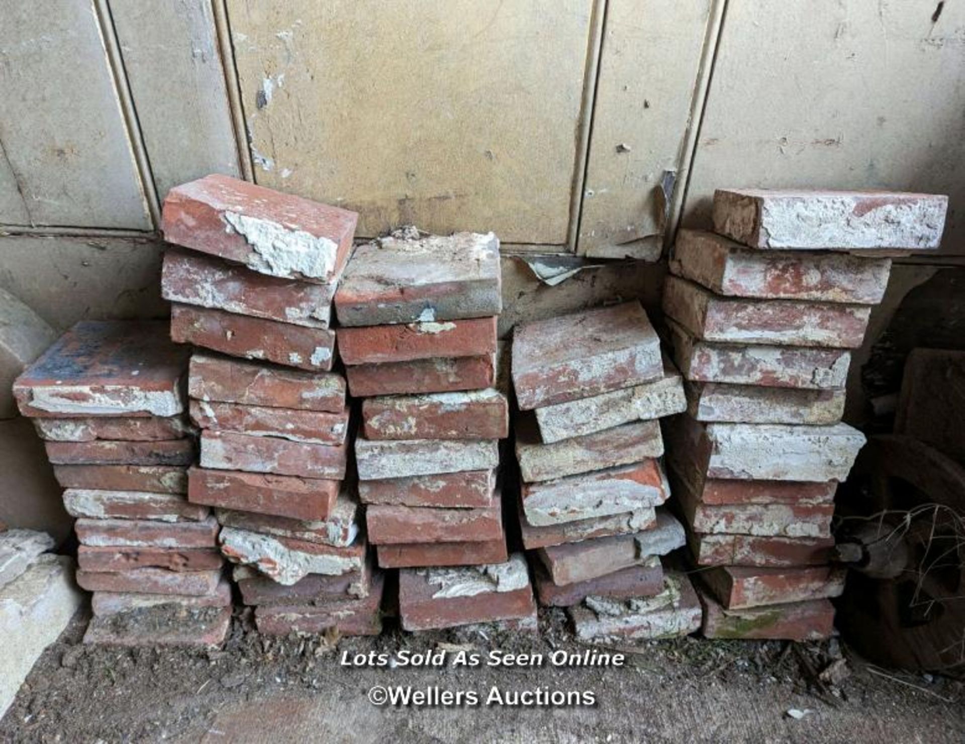 Batch of 49 pavoirs or quarry tiles, thickness from 4-6cm. Approx 18cm x 18cm.