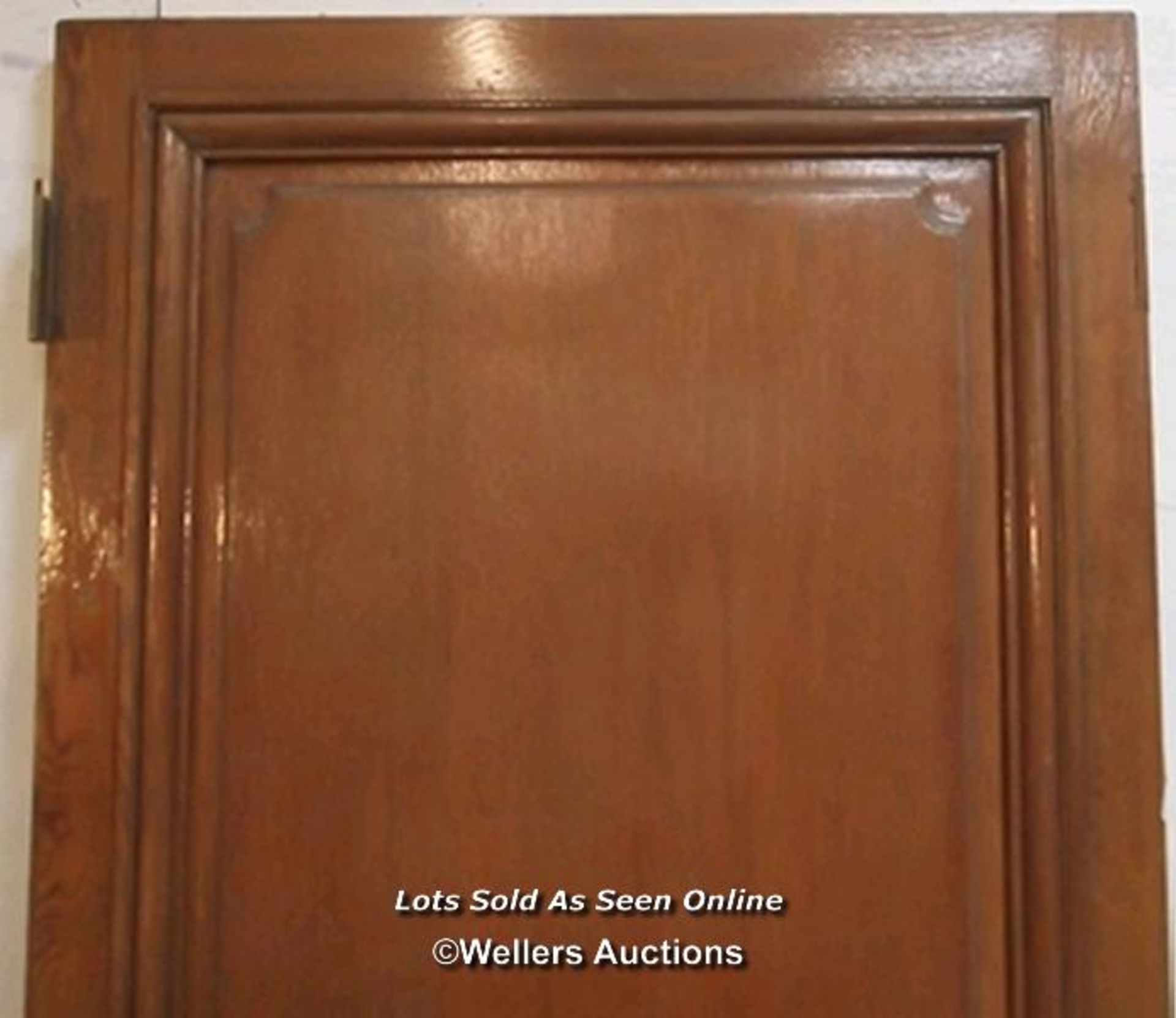 An Edwardian oak 3 paneled door (81cm x 201cm x 3.5cm) plus a French oak and pine 3 paneled door - Image 4 of 6