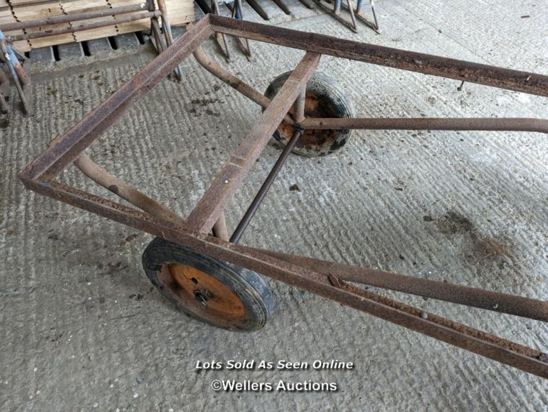 Vintage trolley on wheels with solid rubber tyres. All wheels turning, front axle. Angle iron - Bild 5 aus 6