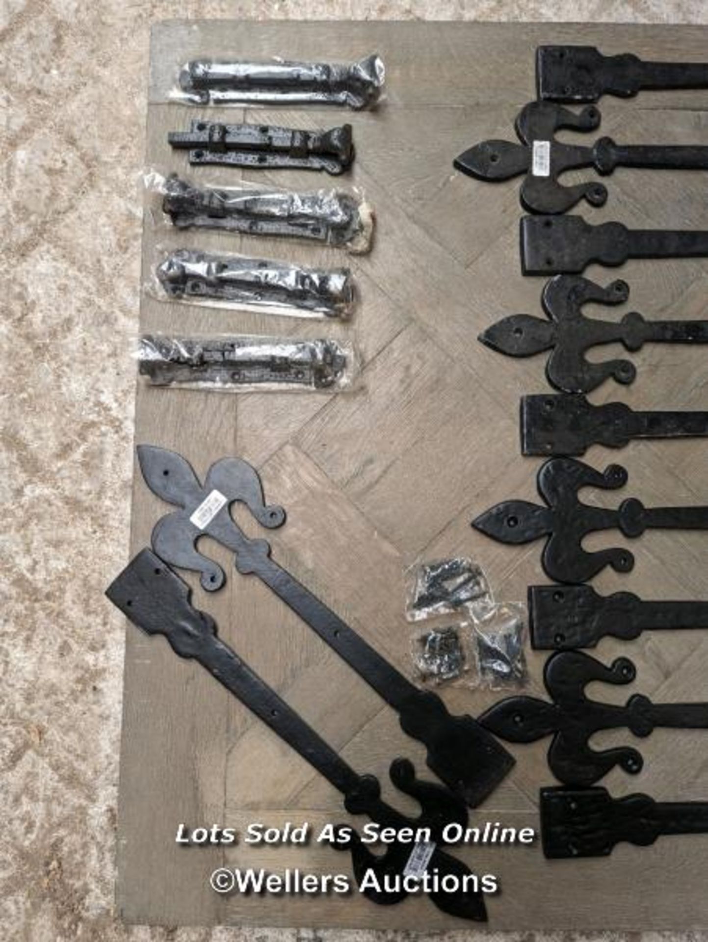 Reproduction 11 cast iron decorative gothic door straps. 41cm long, plus 5 new black bolts, one bolt - Image 3 of 3