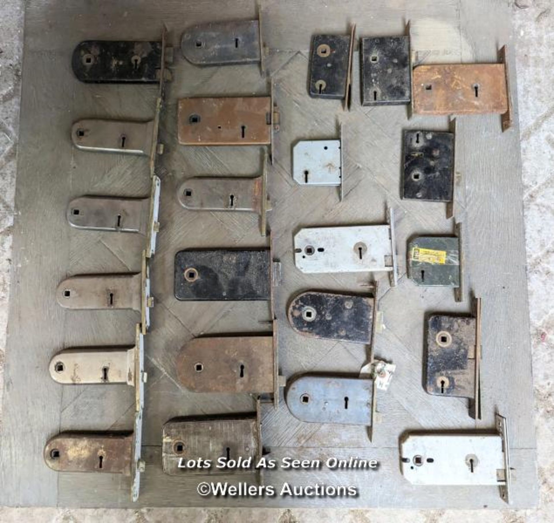 23 reclaimed internal mortice locks, no receivers