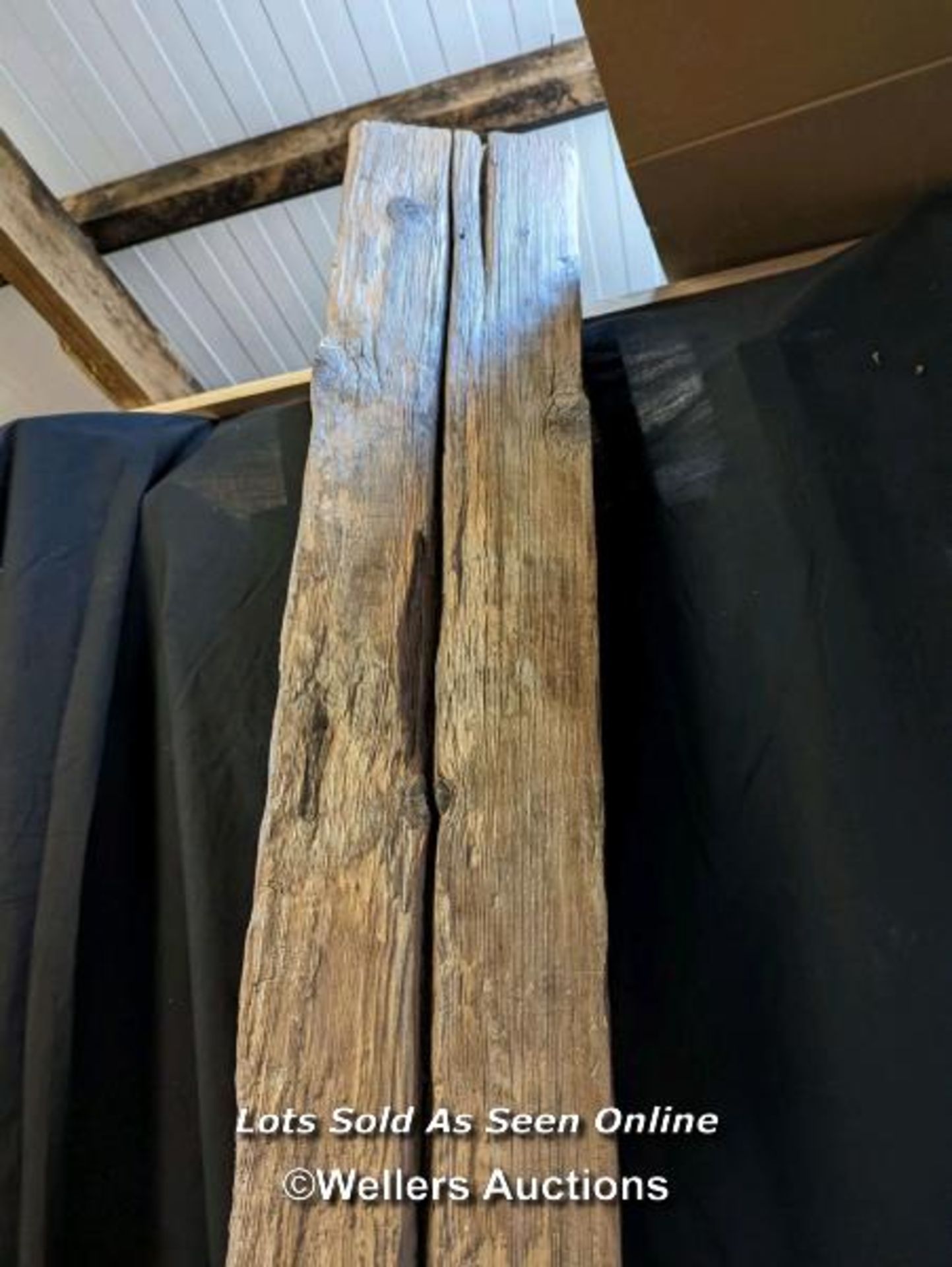 Large rustic pine beam, wire brushed, and waxed. Lengh 254cm, 15cm x 20cm. - Image 3 of 6