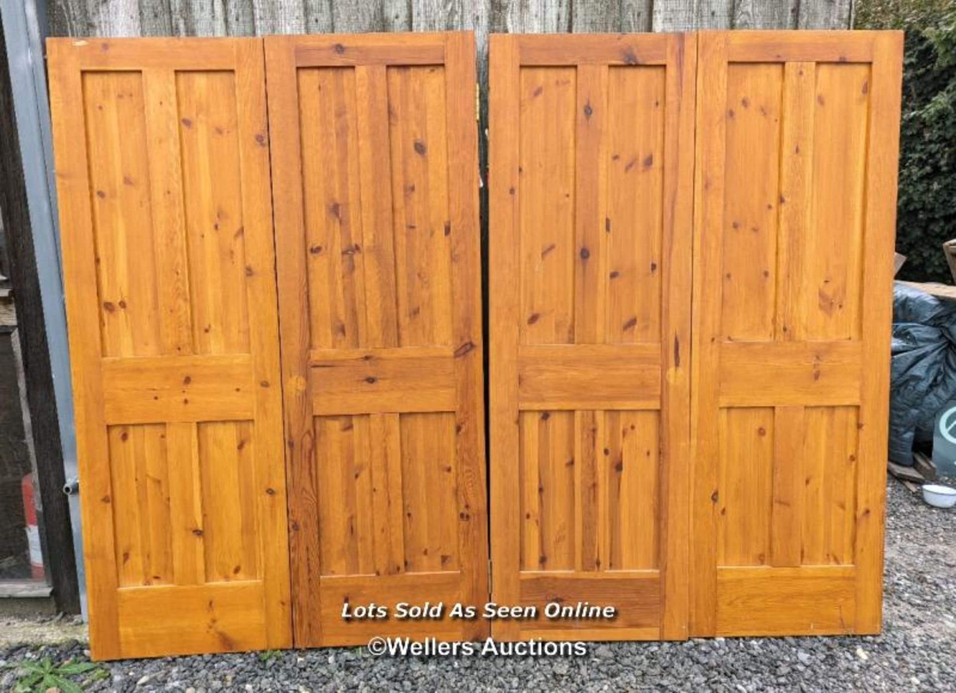 4 matching pine four panel doors, morticed and tenoned construction. Each door 61cm x 183cm x 4cm. - Bild 5 aus 5