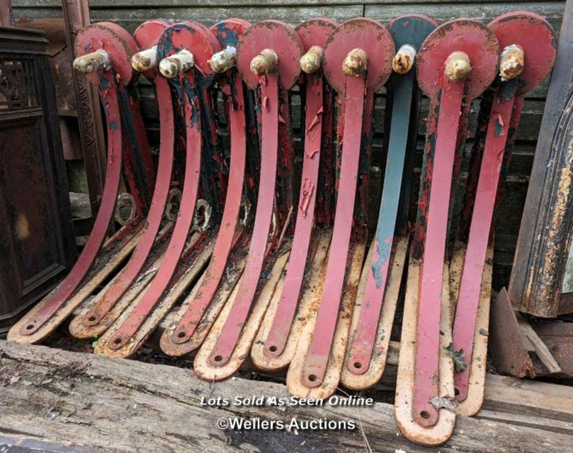 Set of 10 metal Railway brackets from exterior of Kings Cross, London. 80cm x 70cm plus 2 plastic - Image 2 of 6