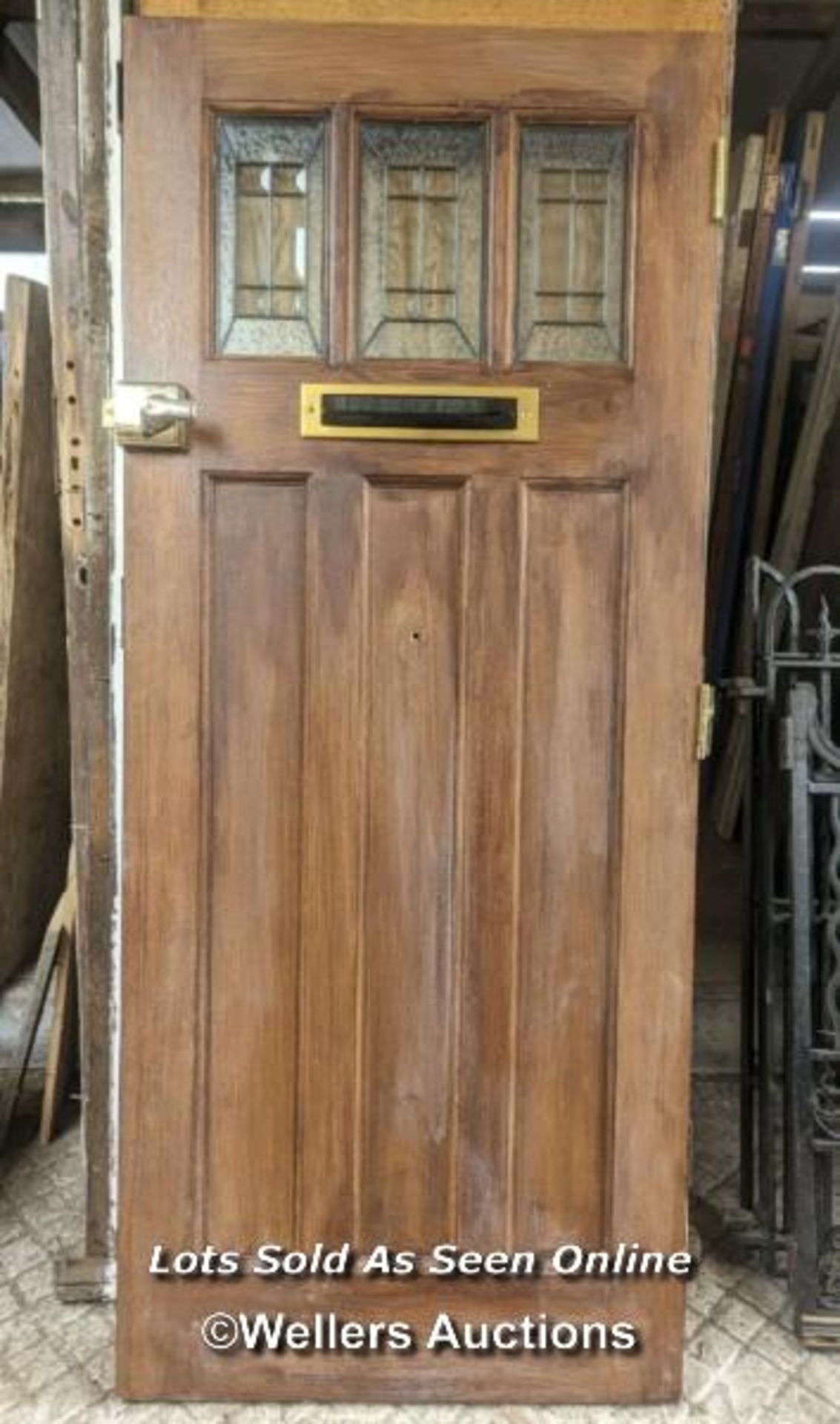Cottage style modern oak veneered front door. Nice looking door but would need to be in a covered - Image 2 of 3