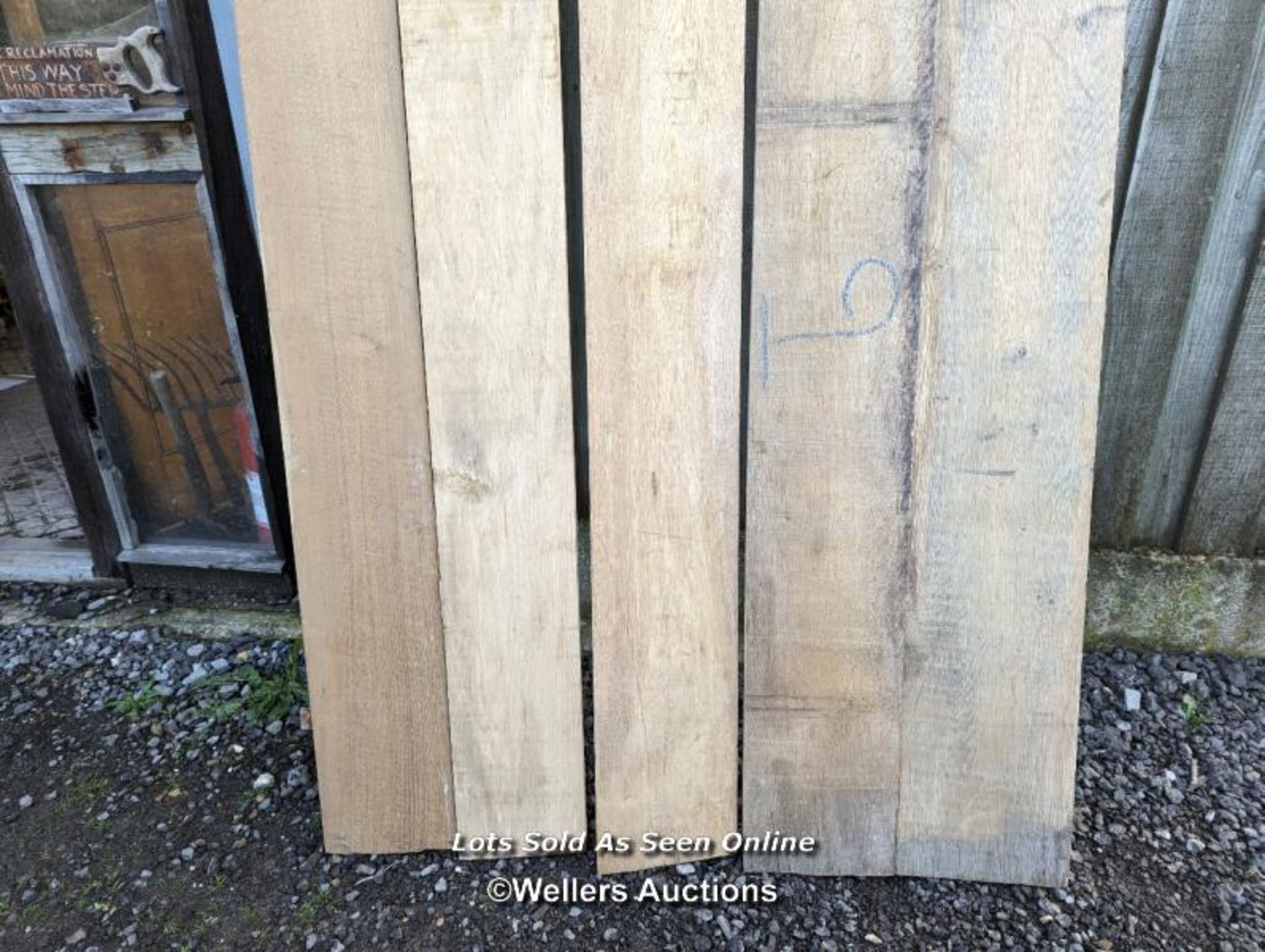 5 oak boards, widths from 21cm to 26cm, lengths from 217cm to 327cm. 3 square metres. Thickness 2. - Image 4 of 4