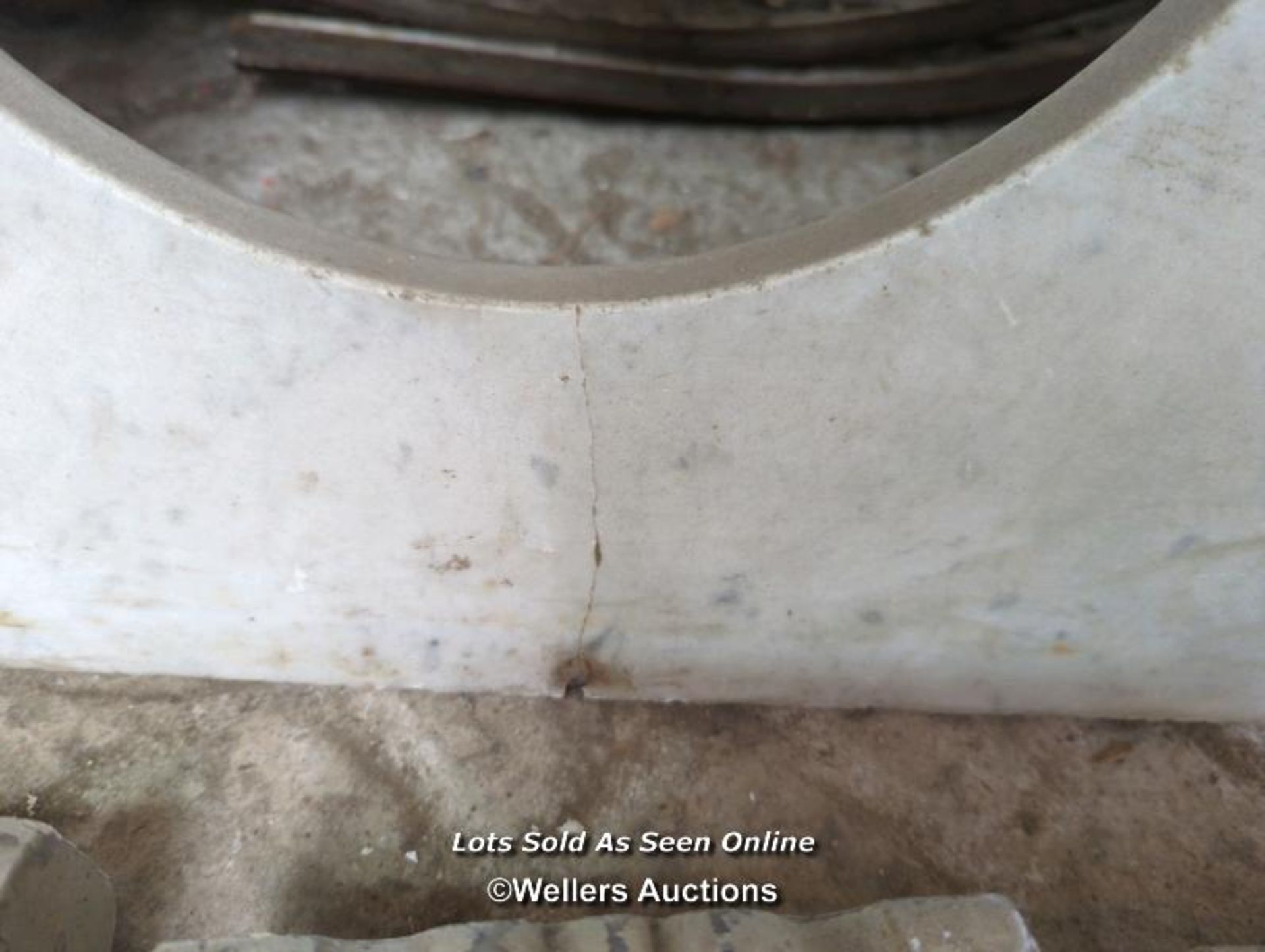 Batch of marble items inc fire corbels, a semi circular sink top 91cm x 46cm, 2 marble fire base/ - Image 5 of 5