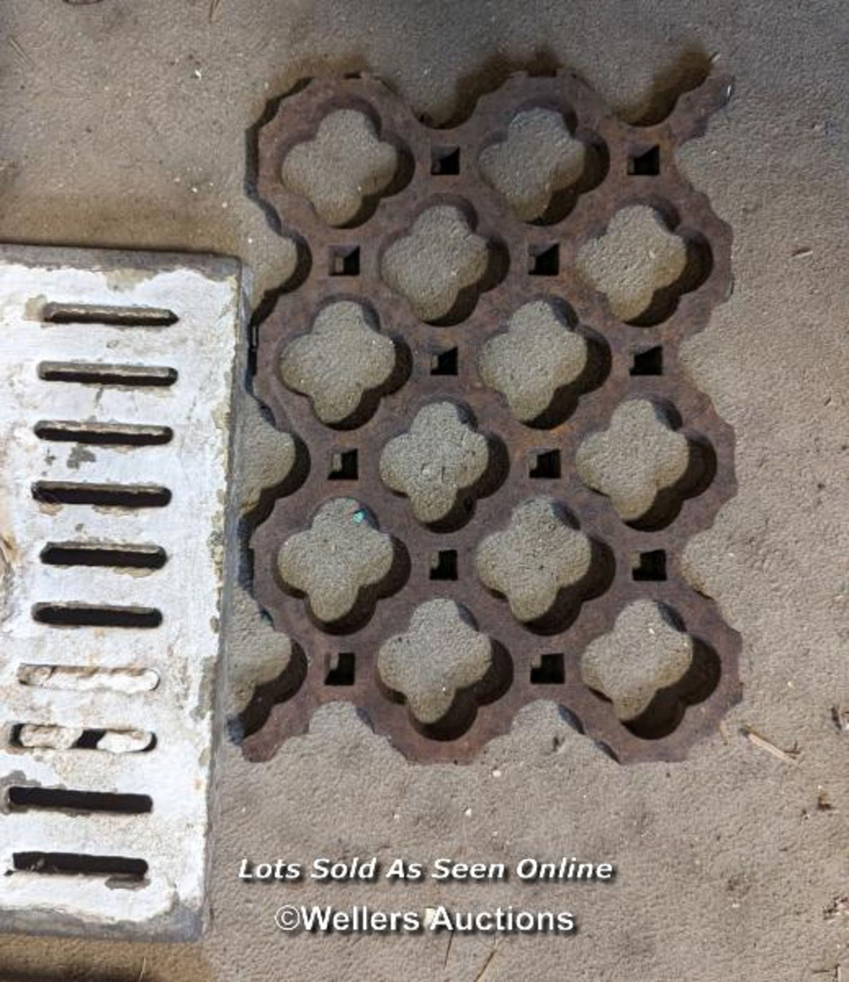 Batch of various air bricks and metal grilles - Image 2 of 4