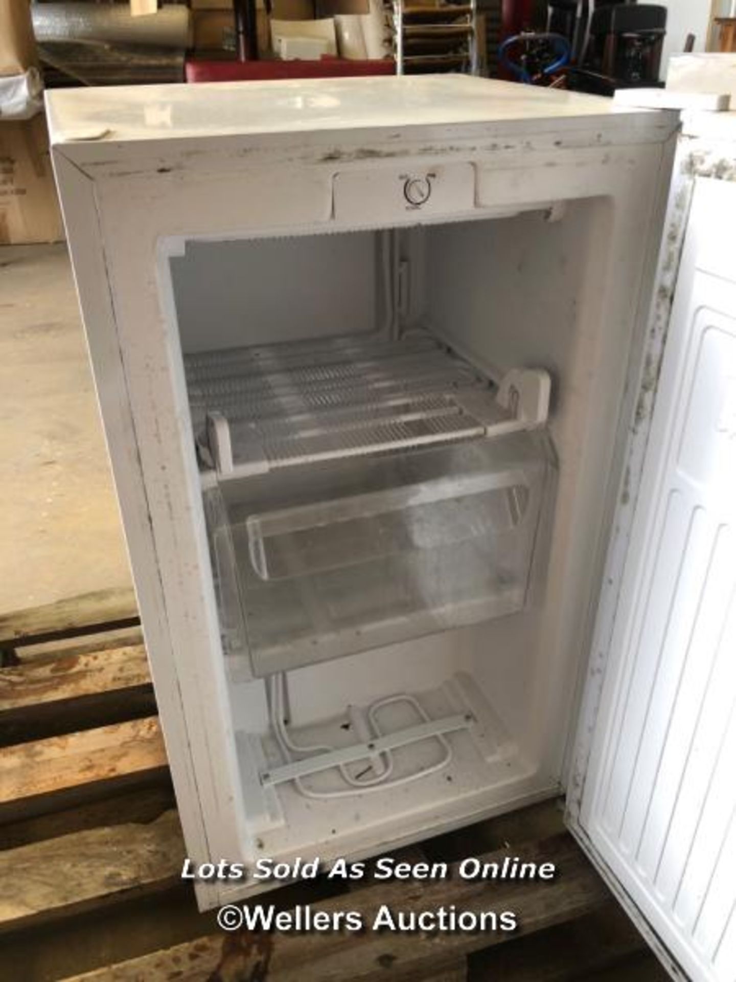 *UNDERCOUNTER FREEZER, 82CM (H) X 49CM (W) X 50CM (D) / COLLECTION LOCATION: PETERBOROUGH (PE1) - Image 2 of 4