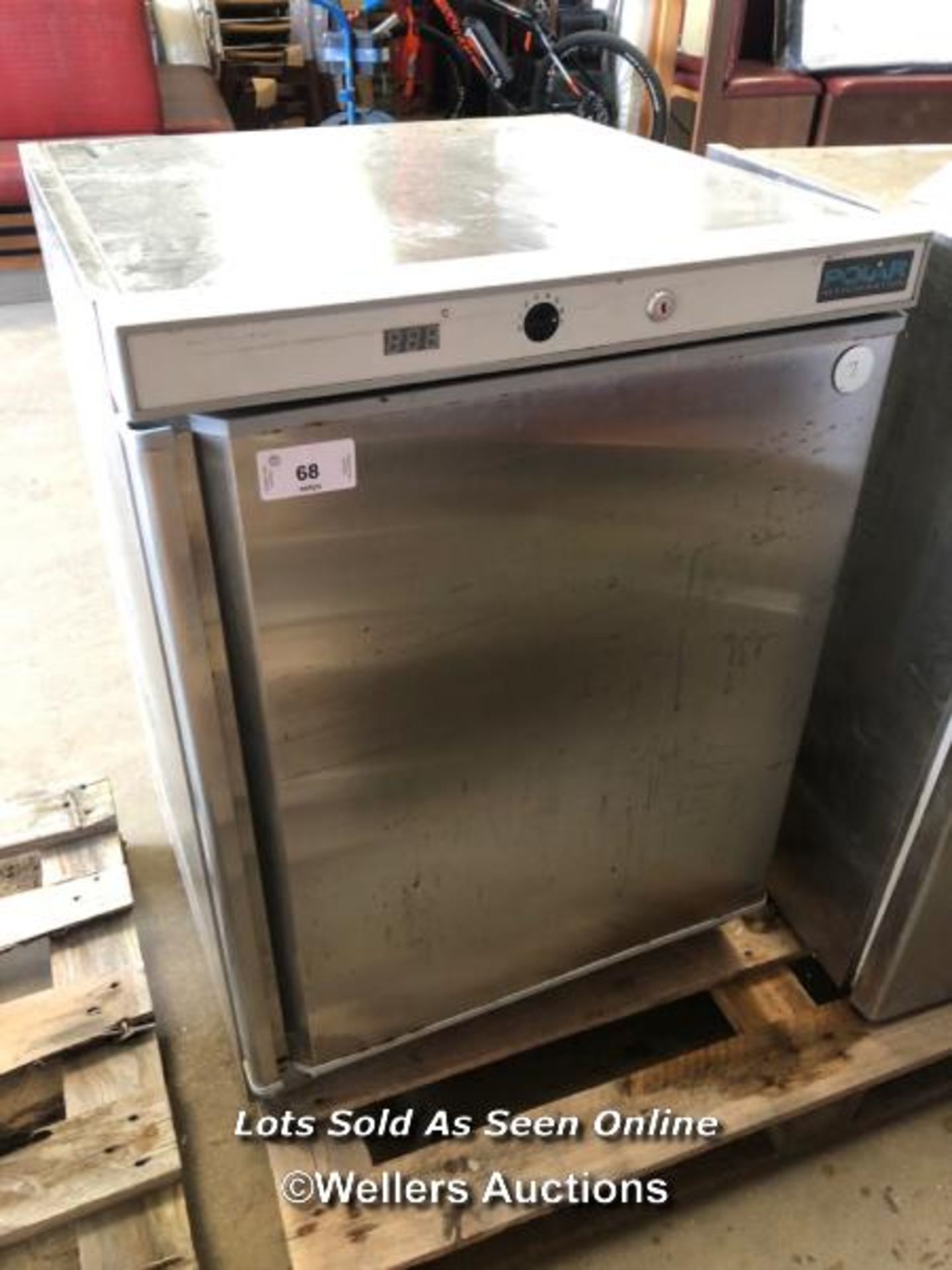 *POLAR CD080 UNDERCOUNTER FRIDGE, 83CM (H) X 60CM (W) X 59CM (D) / COLLECTION LOCATION: PETERBOROUGH