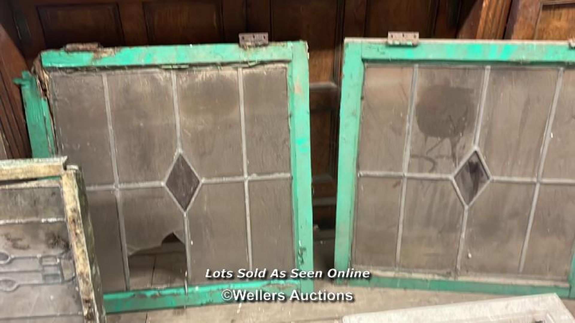 10X VARIOUS STAINED GLASS WINDOWS IN WOODEN FRAMES, 85CM (H) X 55CM (W), FOR RESTORATION - Image 5 of 6