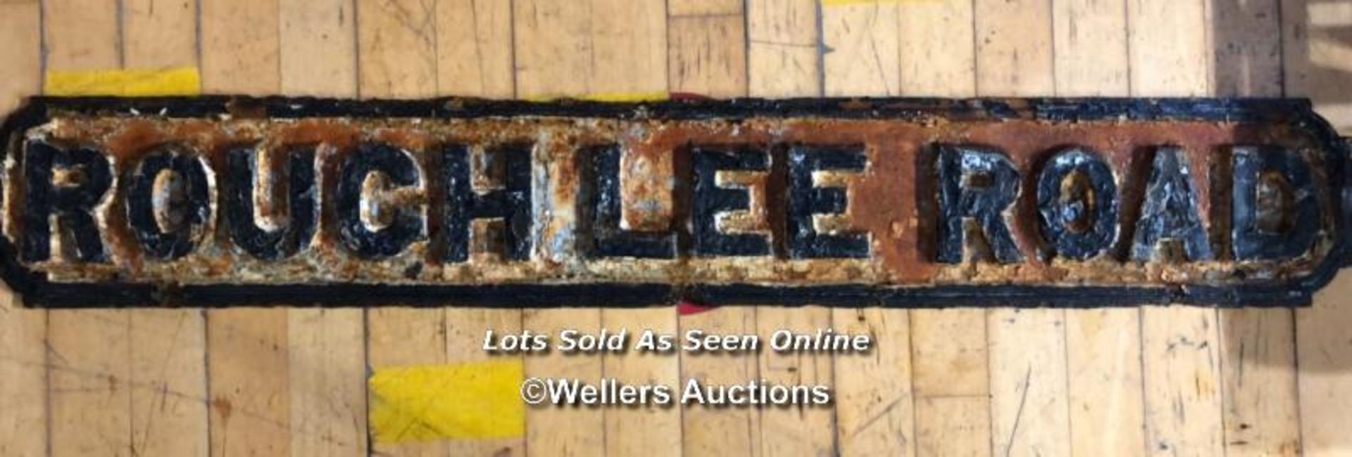 ORIGINAL CAST IRON "ROUGH LEE ROAD" STREET SIGN, 113CM (W) X 17CM (H)